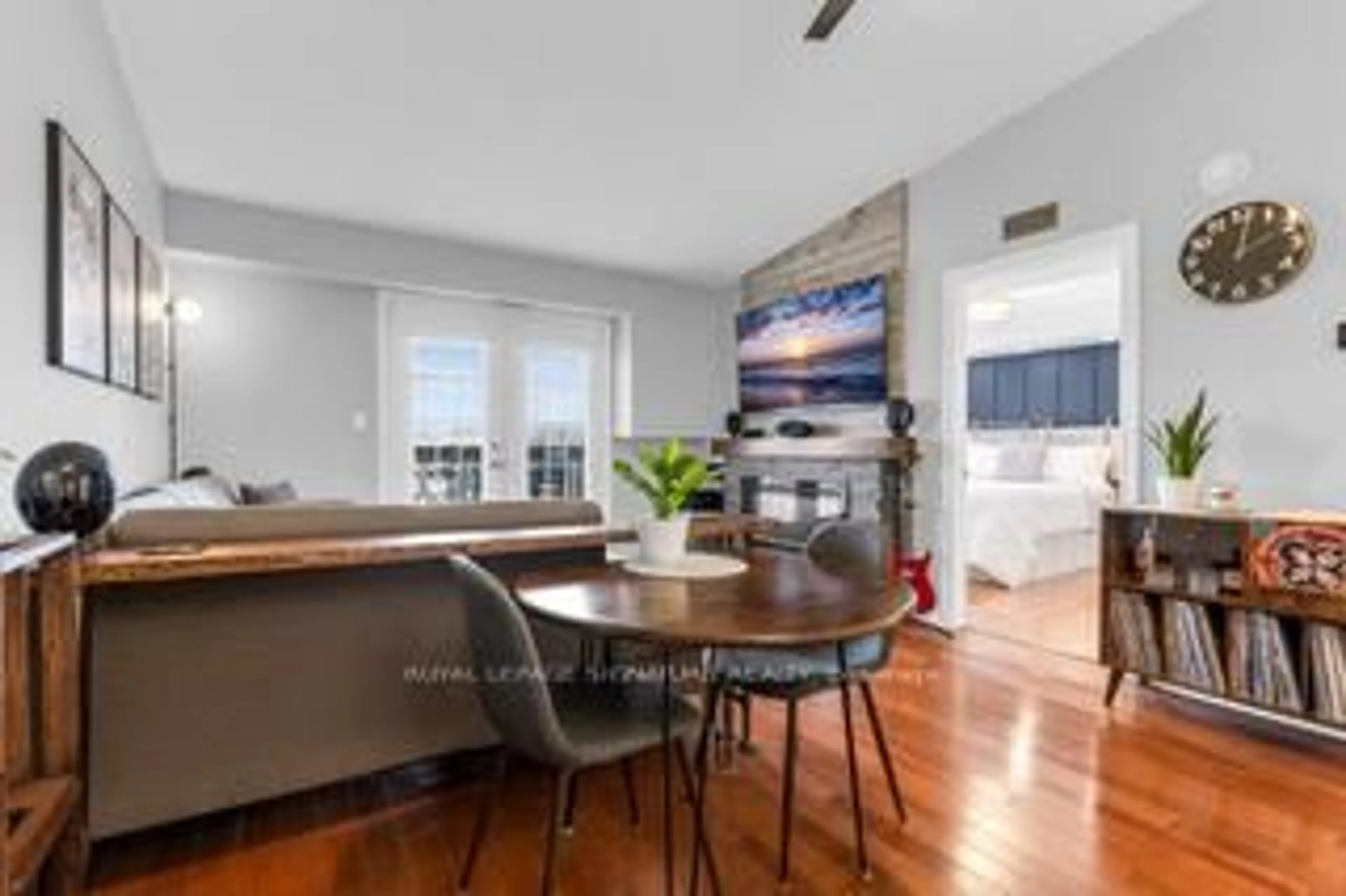 Open concept kitchen, wood/laminate floor for 4005 Kilmer Dr #410, Burlington Ontario L7M 4M2