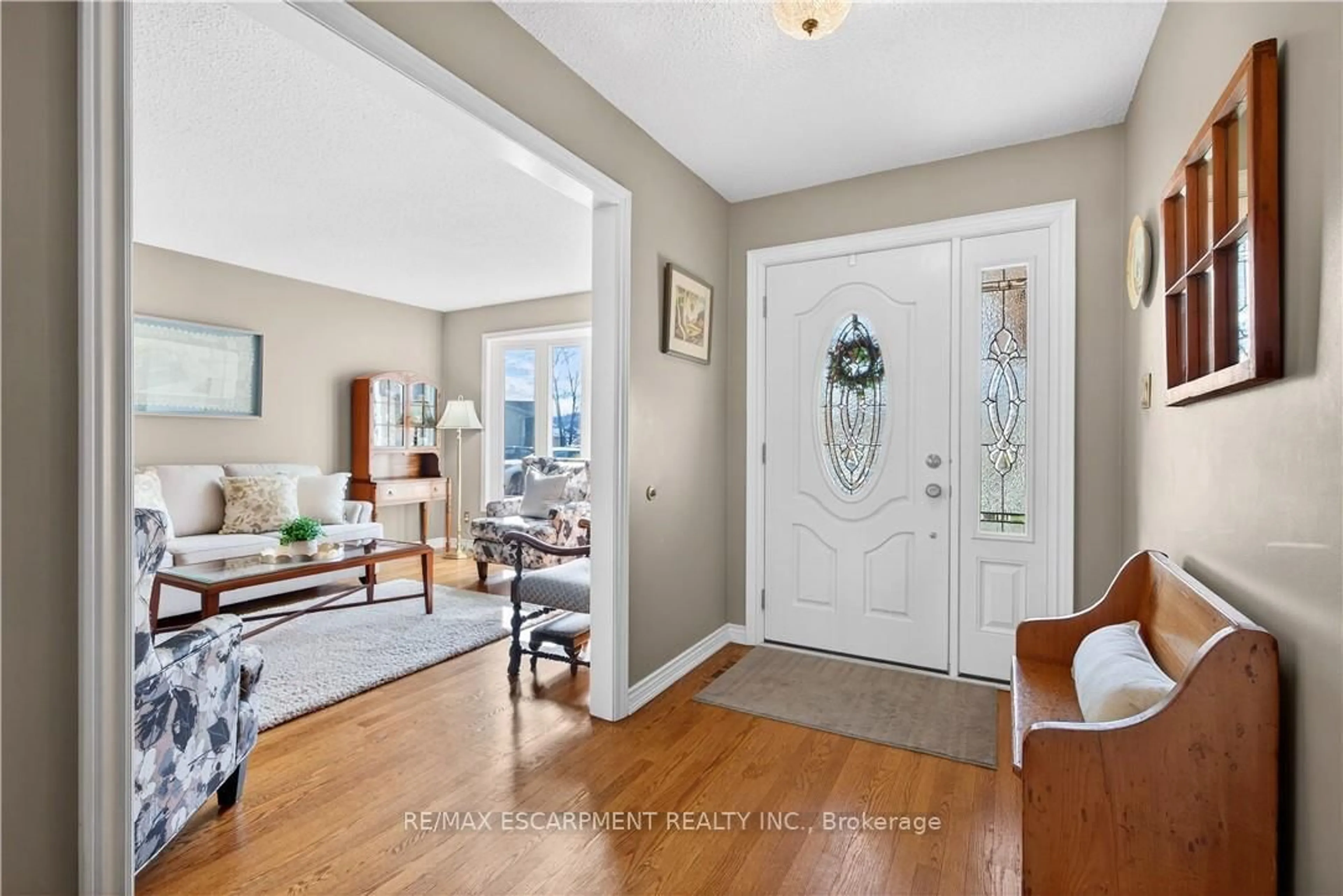 Indoor entryway for 2378 Arnold Cres, Burlington Ontario L7P 4G3