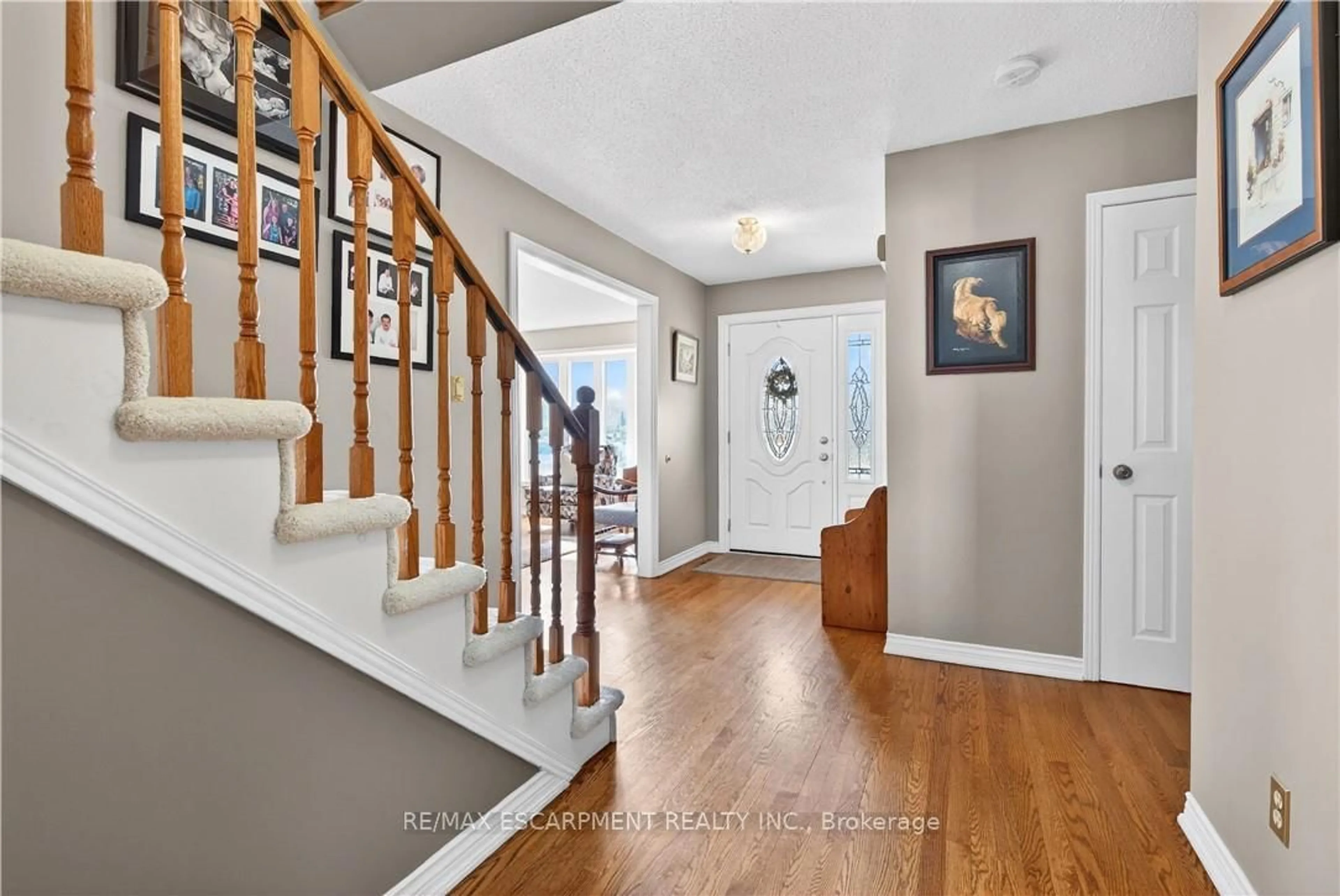 Indoor entryway for 2378 Arnold Cres, Burlington Ontario L7P 4G3
