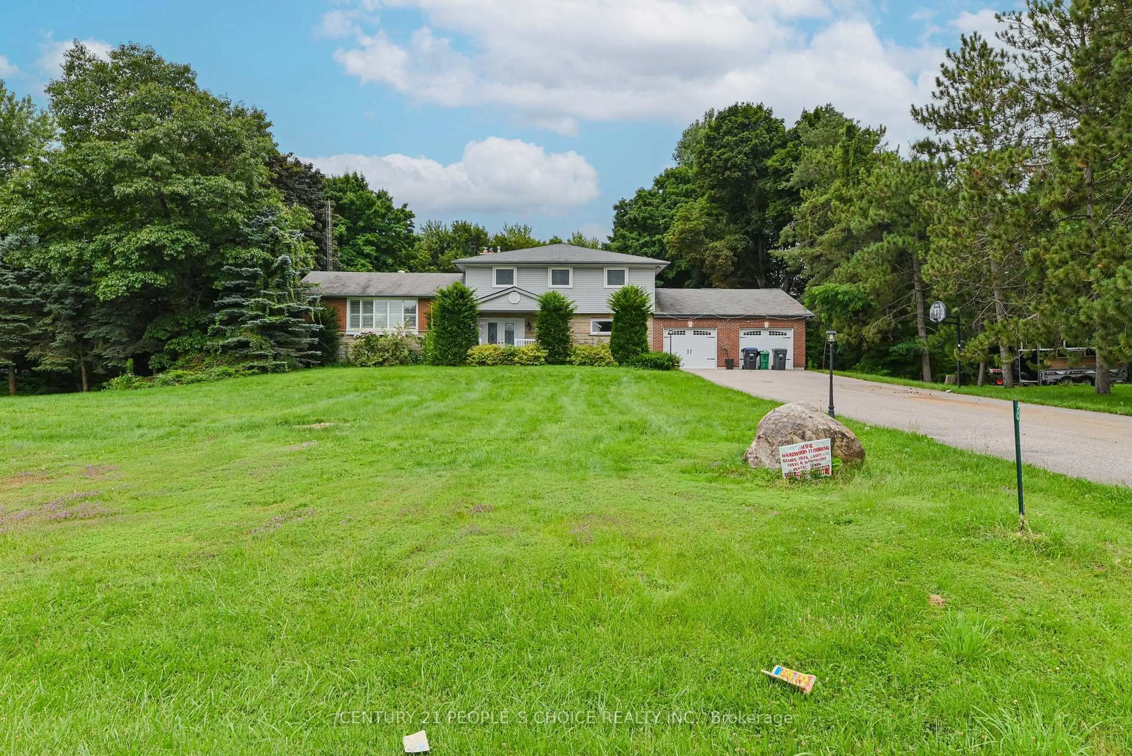 A pic from outside/outdoor area/front of a property/back of a property/a pic from drone, unknown for 8 Glenn Crt, Caledon Ontario L7K 0P2