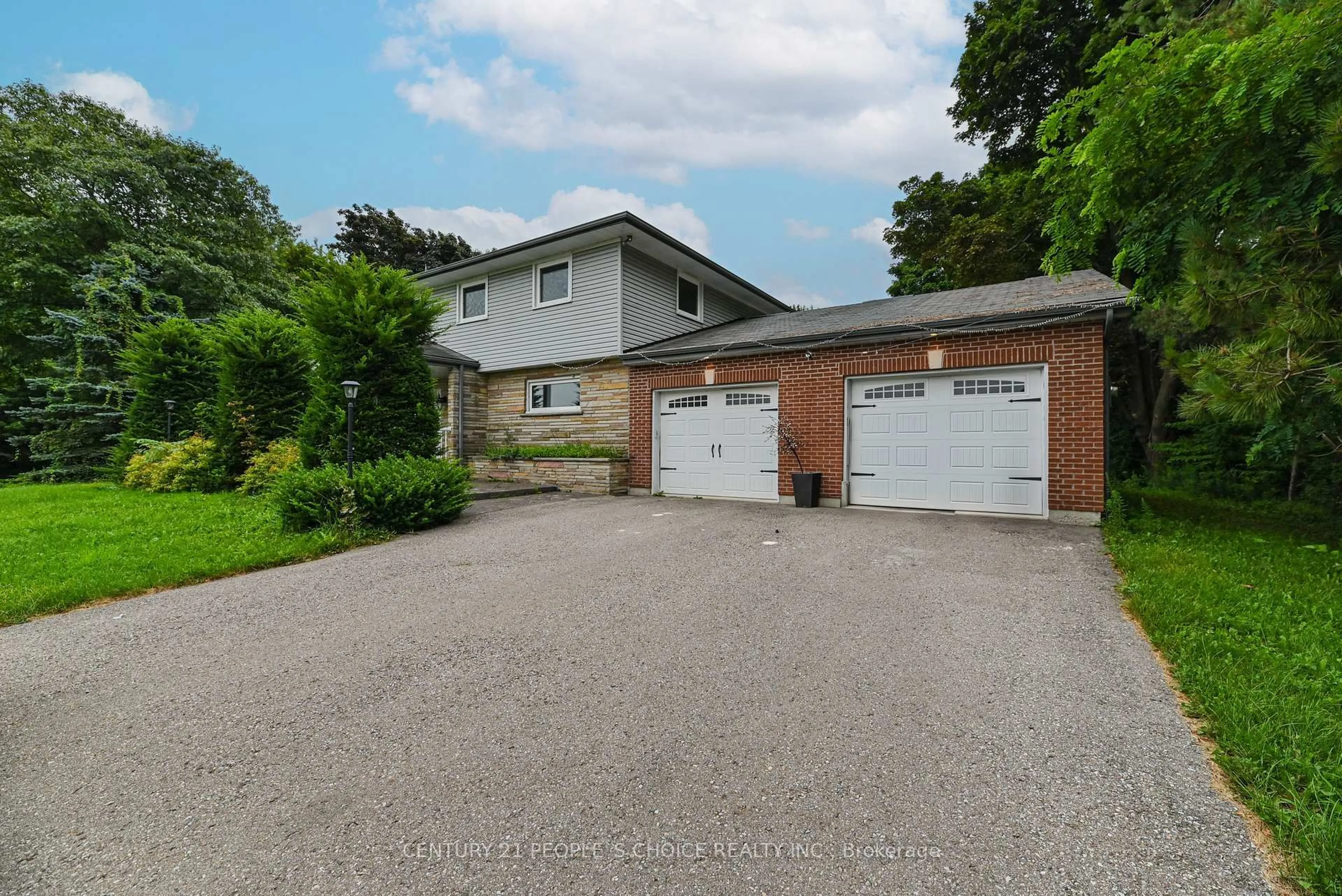 A pic from outside/outdoor area/front of a property/back of a property/a pic from drone, street for 8 Glenn Crt, Caledon Ontario L7K 0P2