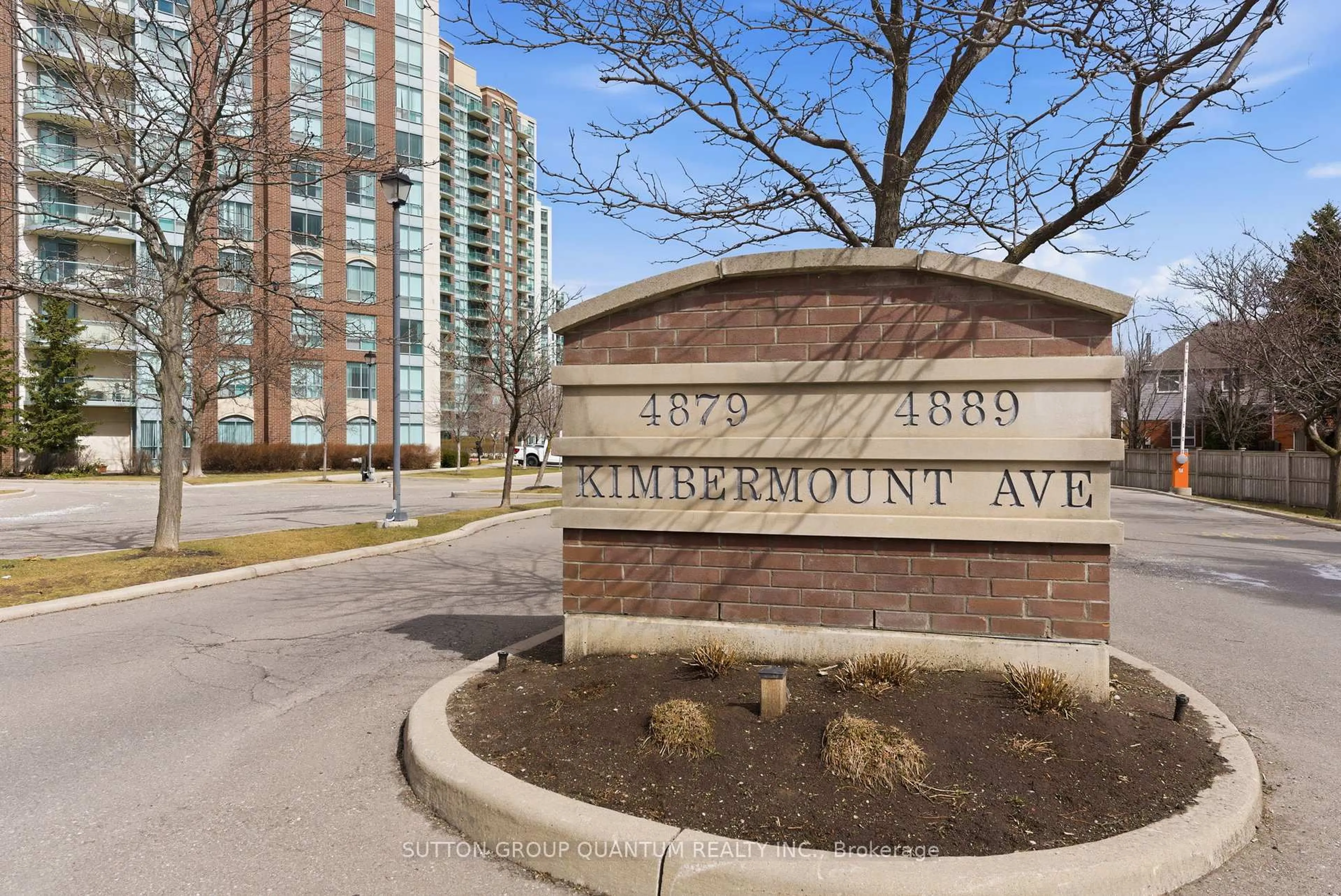 Indoor foyer for 4889 Kimbermount Ave #104, Mississauga Ontario L5M 7R8