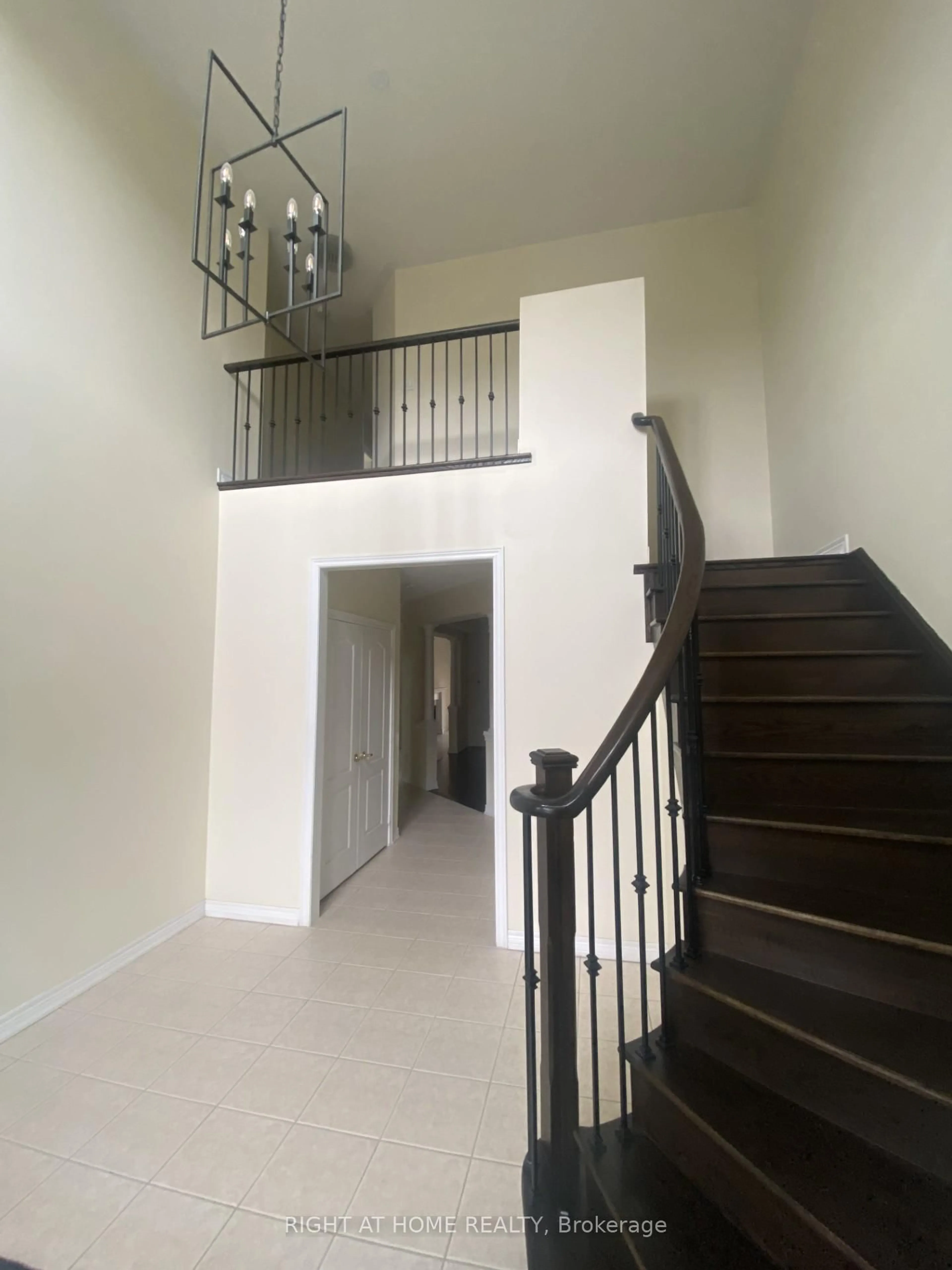 Indoor foyer for 13 Templar St, Brampton Ontario L6Y 2Y2