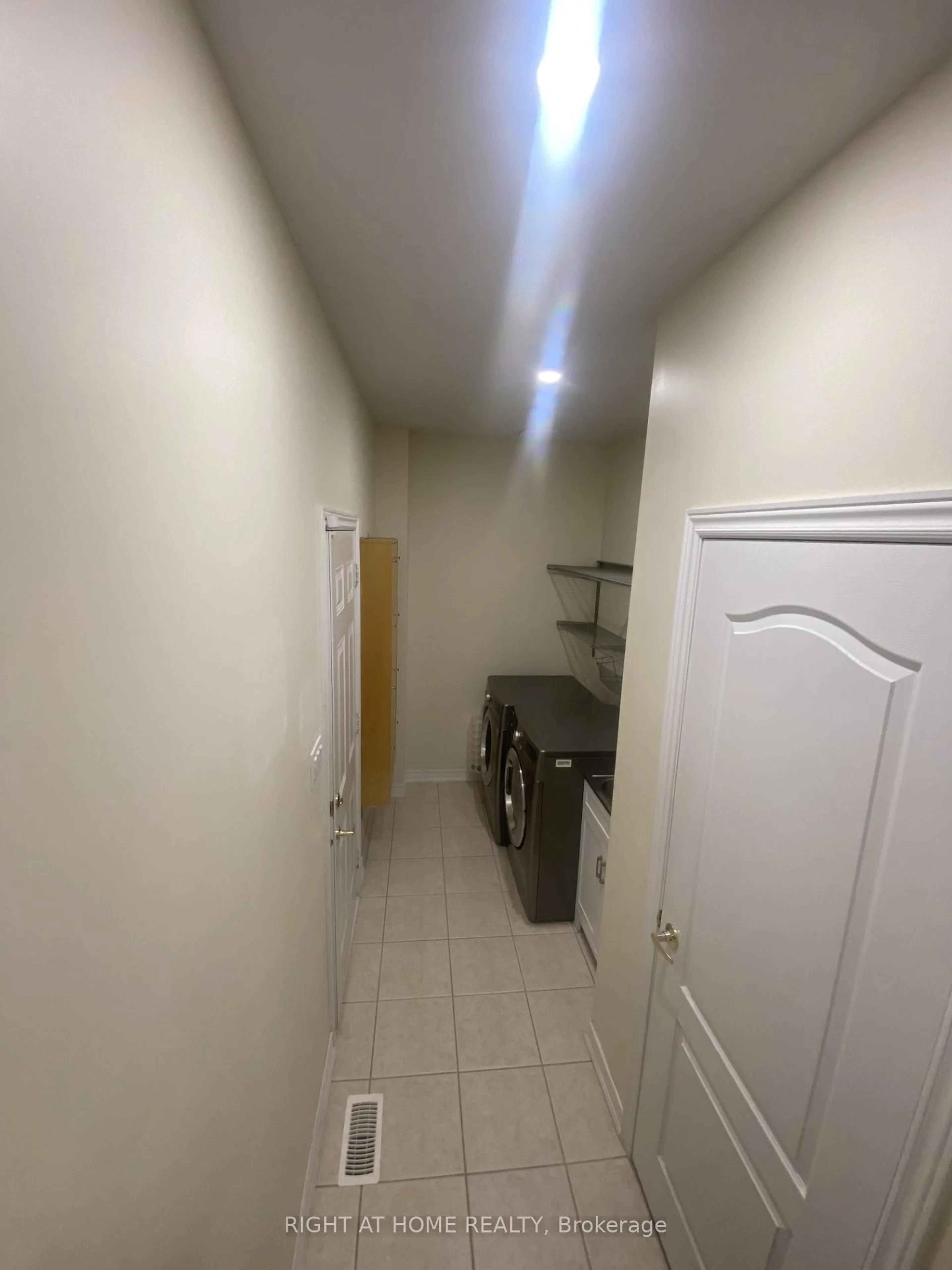 A pic of a room for 13 Templar St, Brampton Ontario L6Y 2Y2