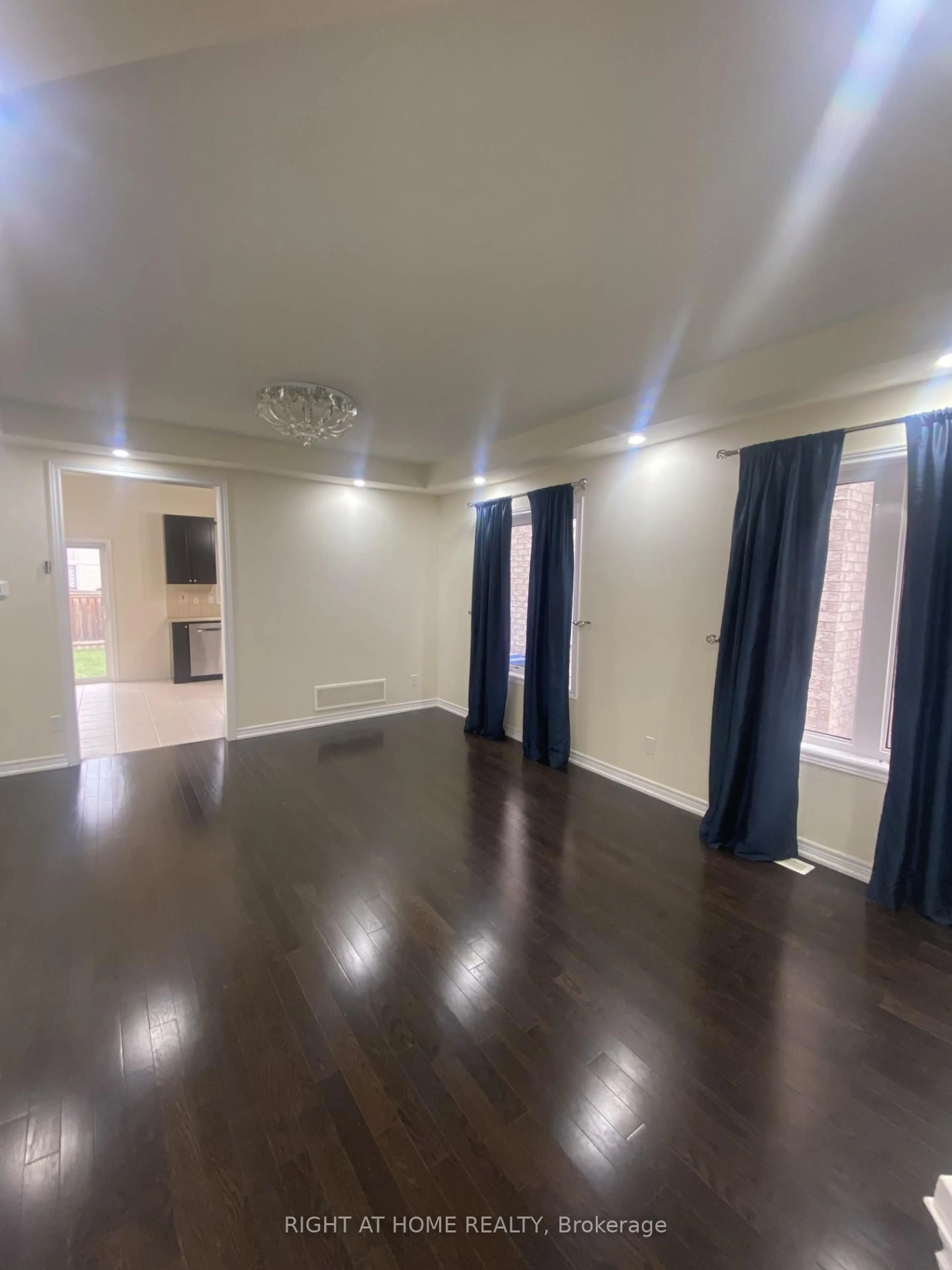 A pic of a room for 13 Templar St, Brampton Ontario L6Y 2Y2