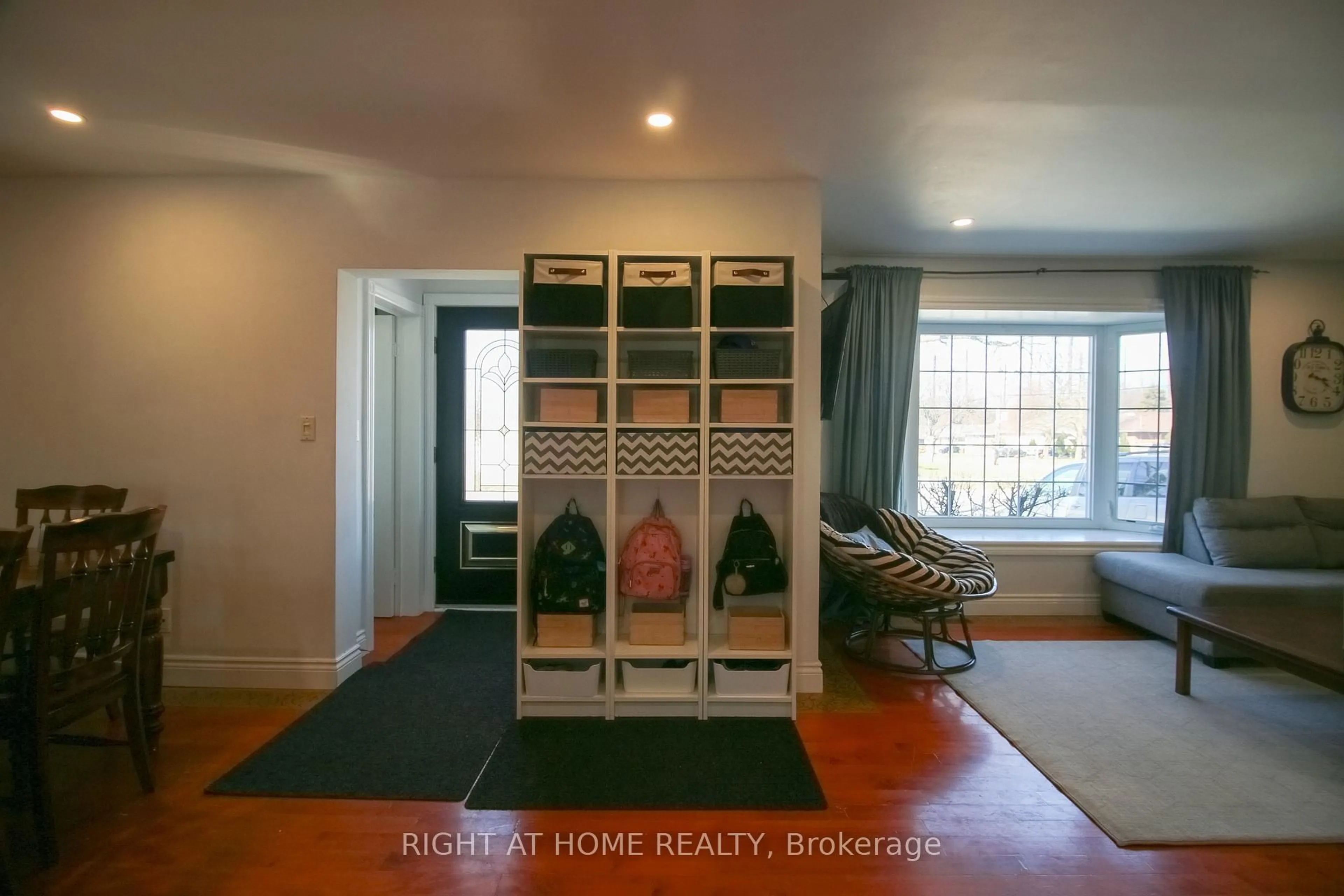 Indoor entryway for 59 Braywin Dr, Toronto Ontario M9P 2P2