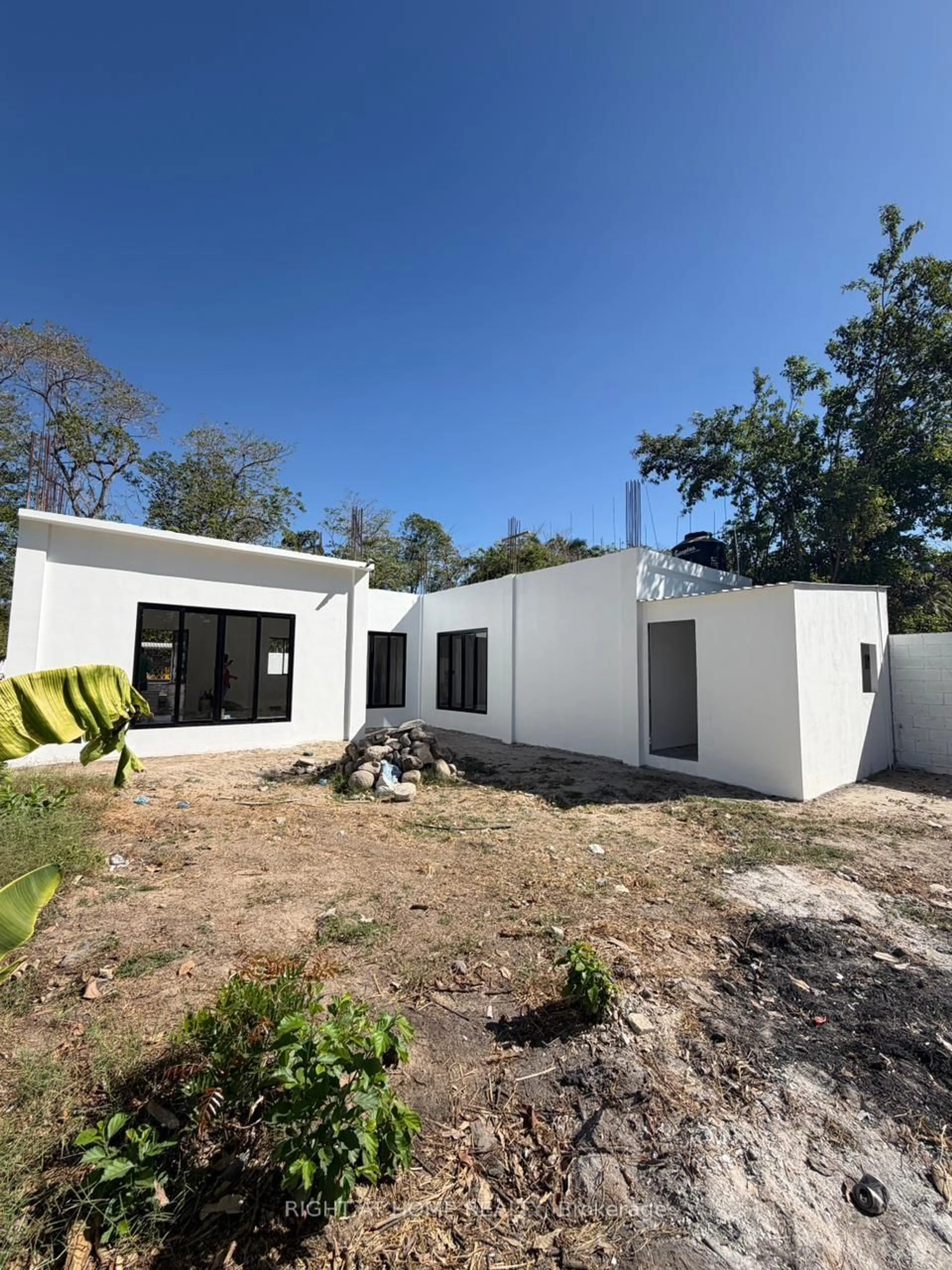 Home with vinyl exterior material, building for 27 Poligono A lot #27, Mississauga Ontario A1A 1A1