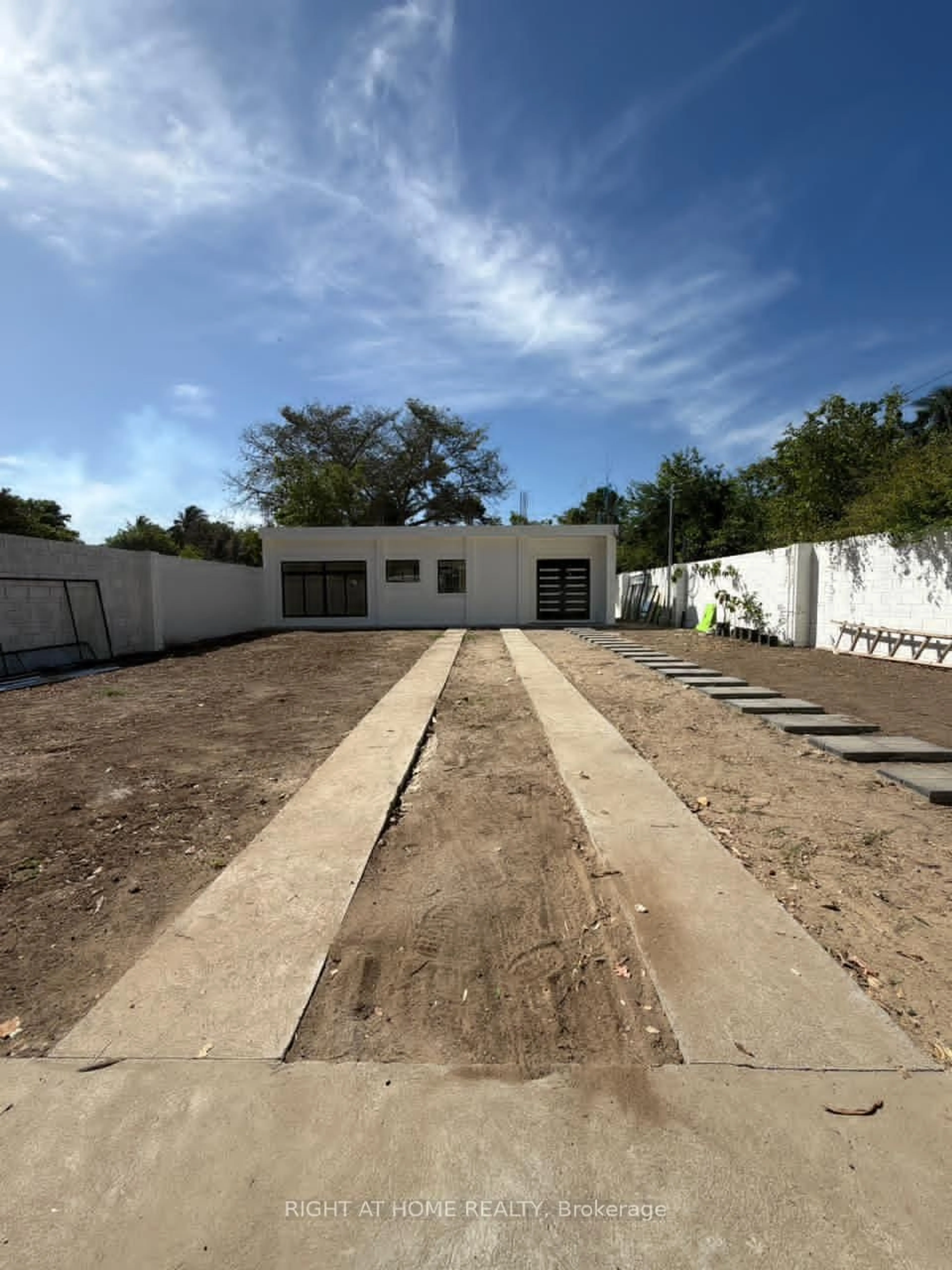 A pic from outside/outdoor area/front of a property/back of a property/a pic from drone, street for 27 Poligono A lot #27, Mississauga Ontario A1A 1A1