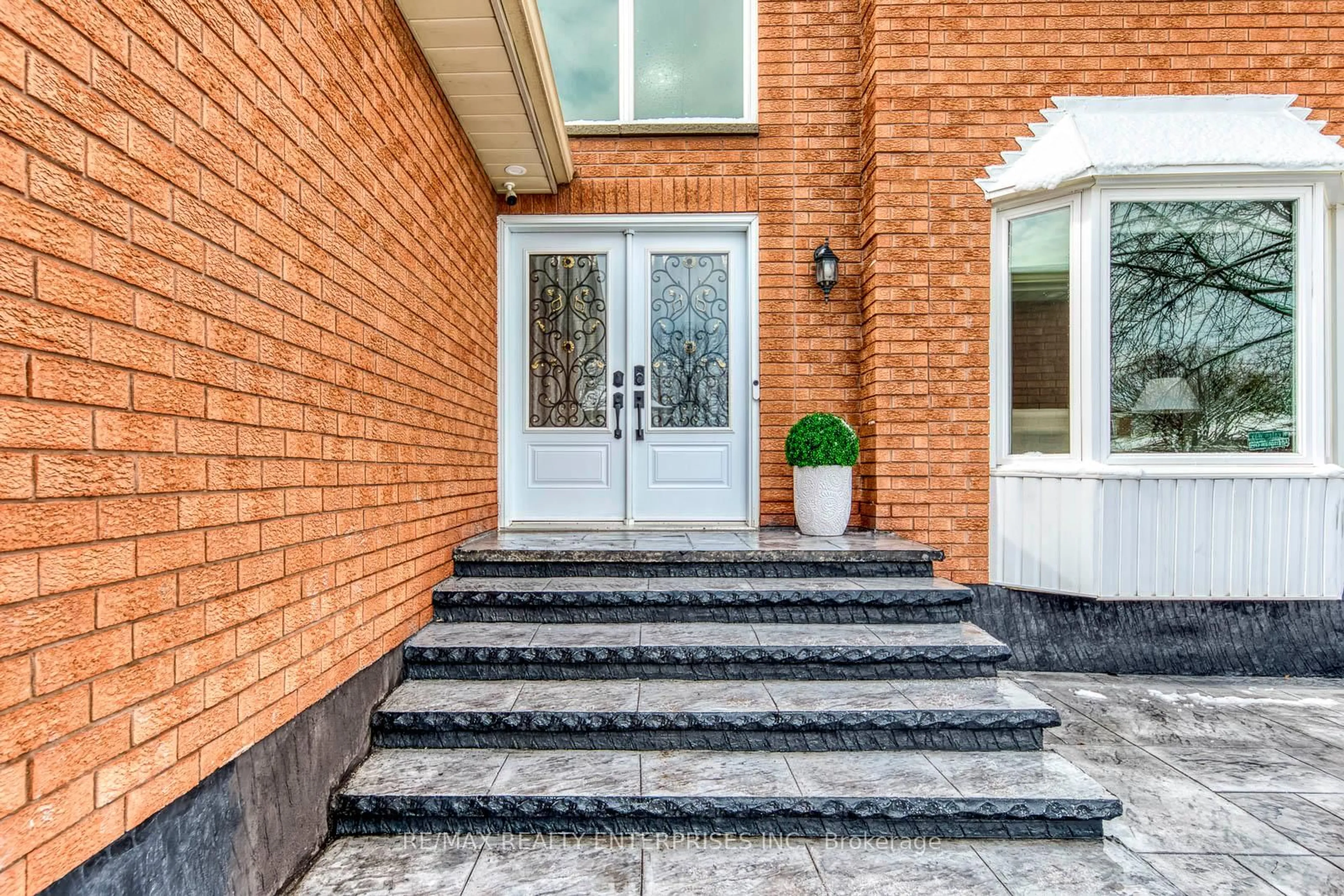 Home with brick exterior material, street for 2519 Wynten Way, Oakville Ontario L6J 7K5