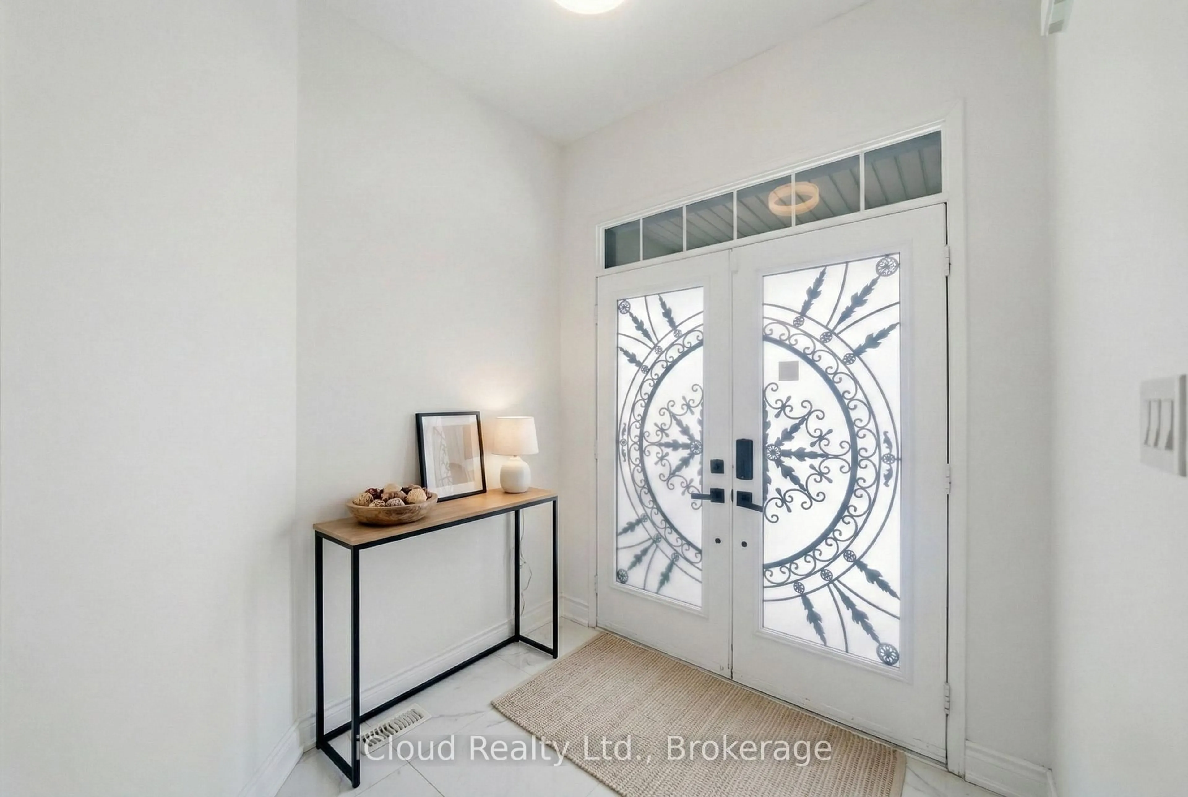 Indoor entryway for 81 Crown Victoria Dr, Brampton Ontario L7A 3X1