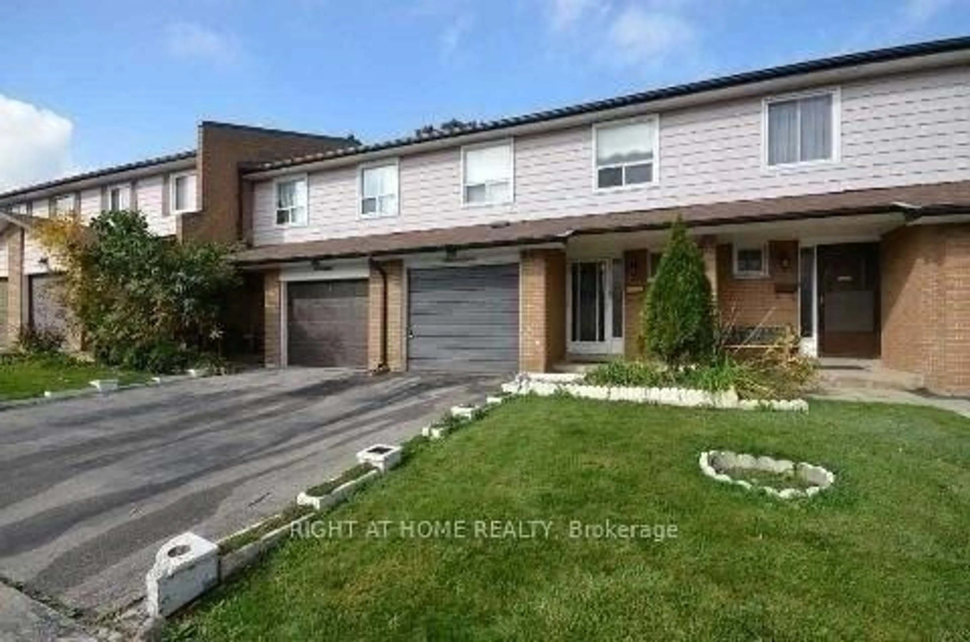Home with brick exterior material, street for 7475 Goreway Dr #17, Mississauga Ontario L4T 3T3