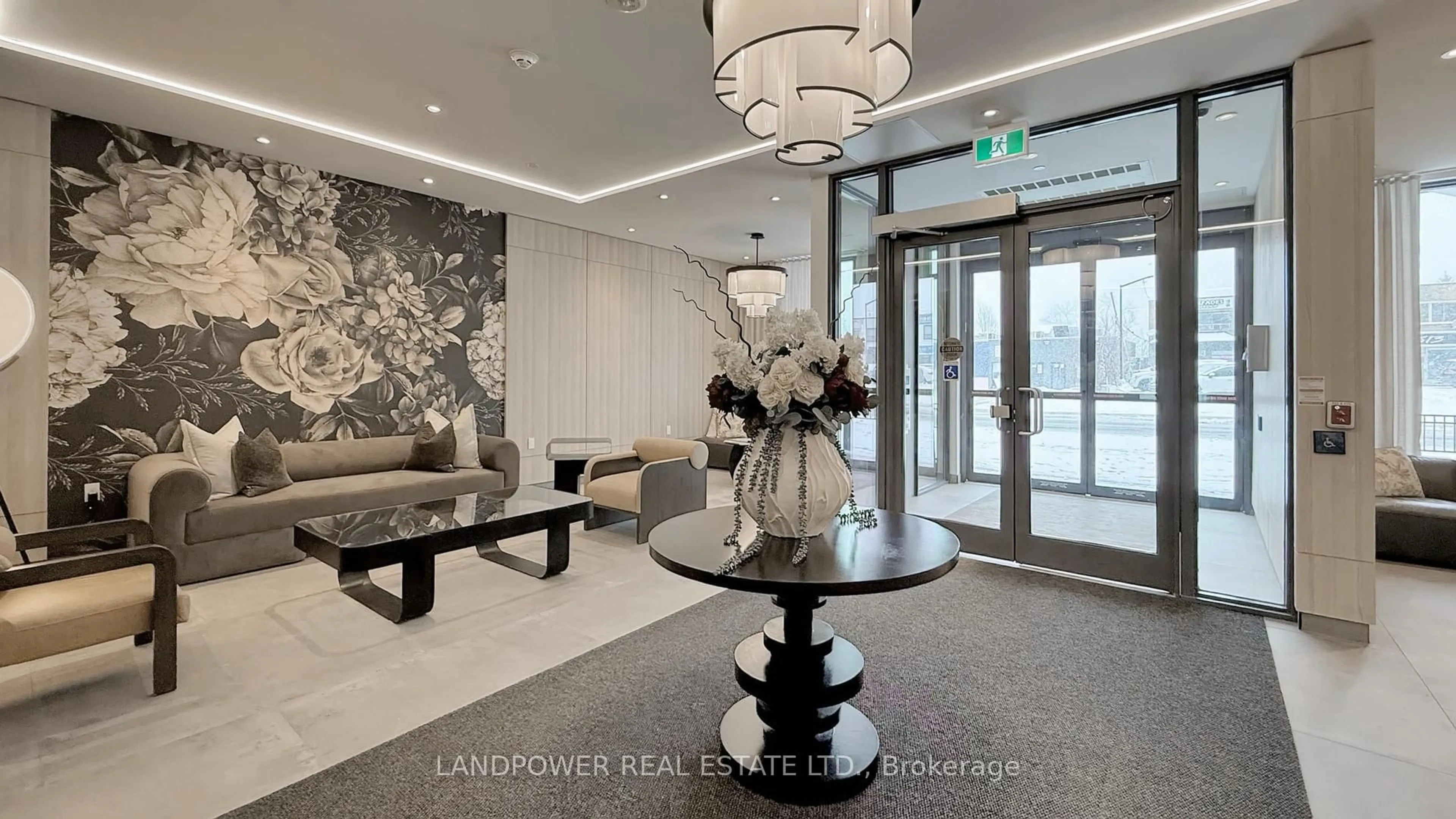 Indoor foyer for 556 Marlee Ave #528, Toronto Ontario M6B 0B1