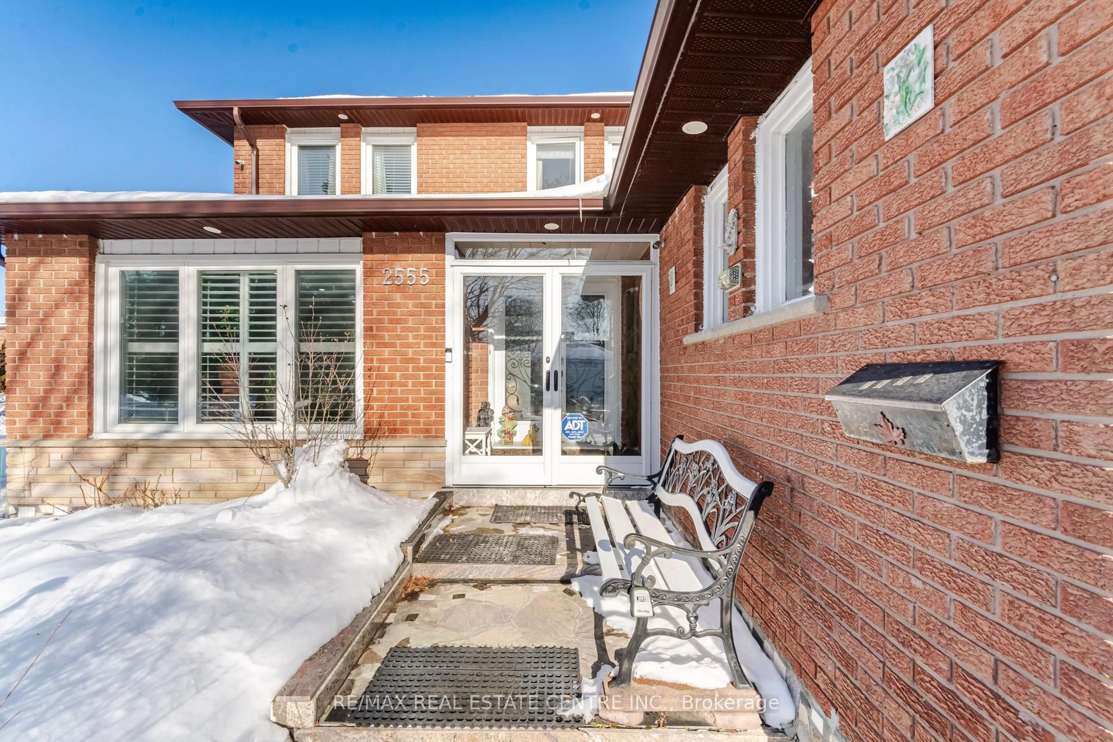 Home with brick exterior material, street for 2555 Cynara Rd, Mississauga Ontario L5B 2R5