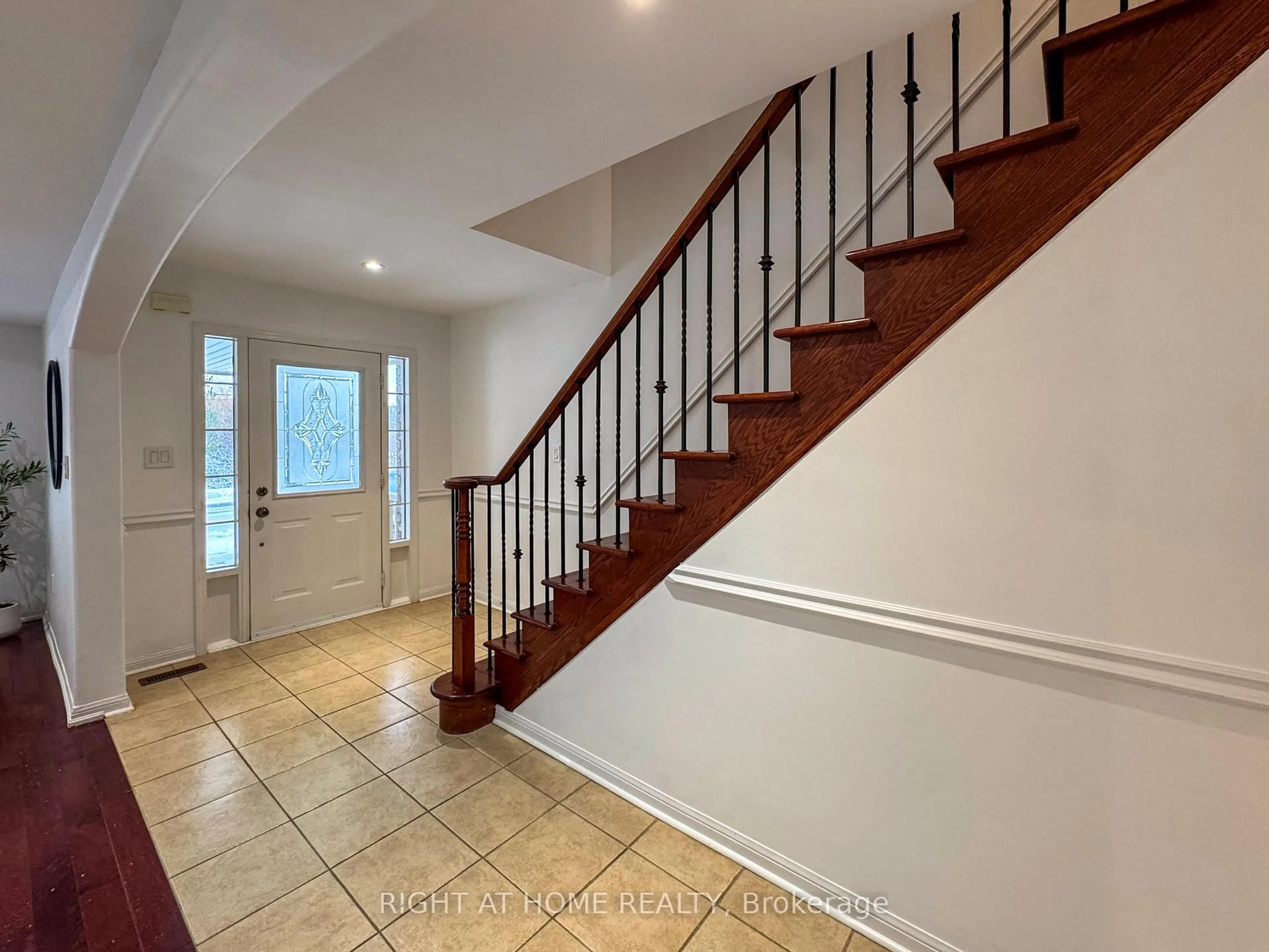 Unknown for 842 Fourth Line, Milton Ontario L9T 6M5