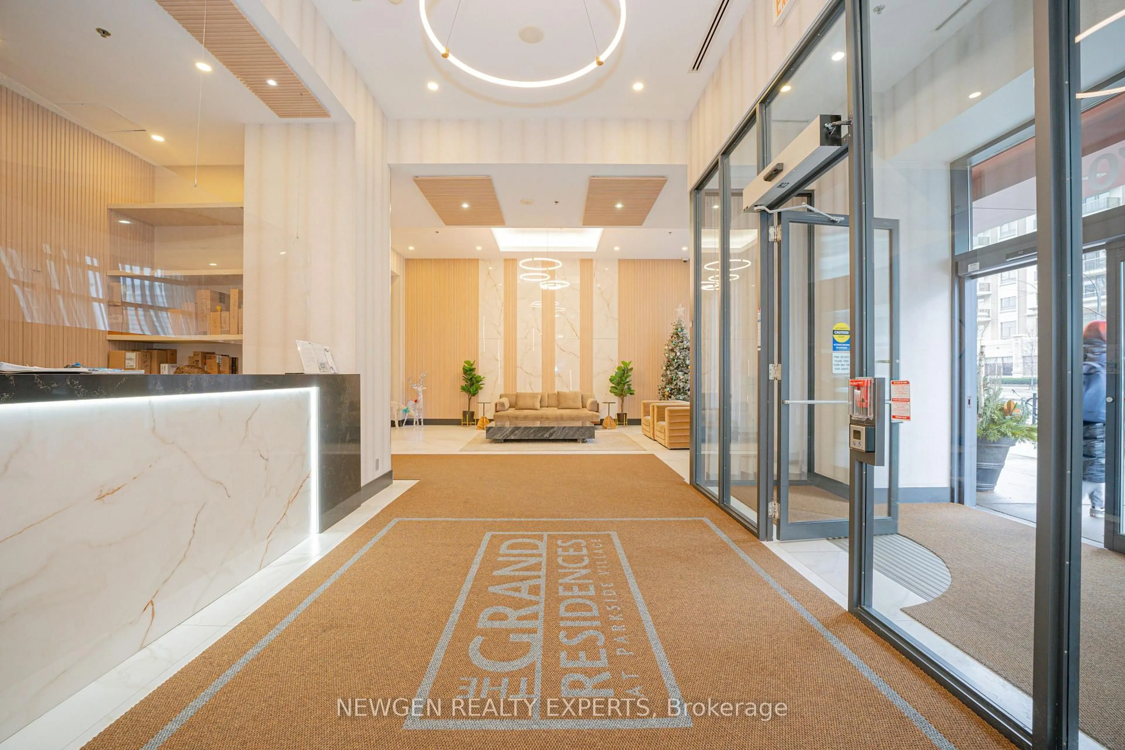 Indoor foyer for 4070 Confederation Pkwy #2908, Mississauga Ontario L5B 0E9