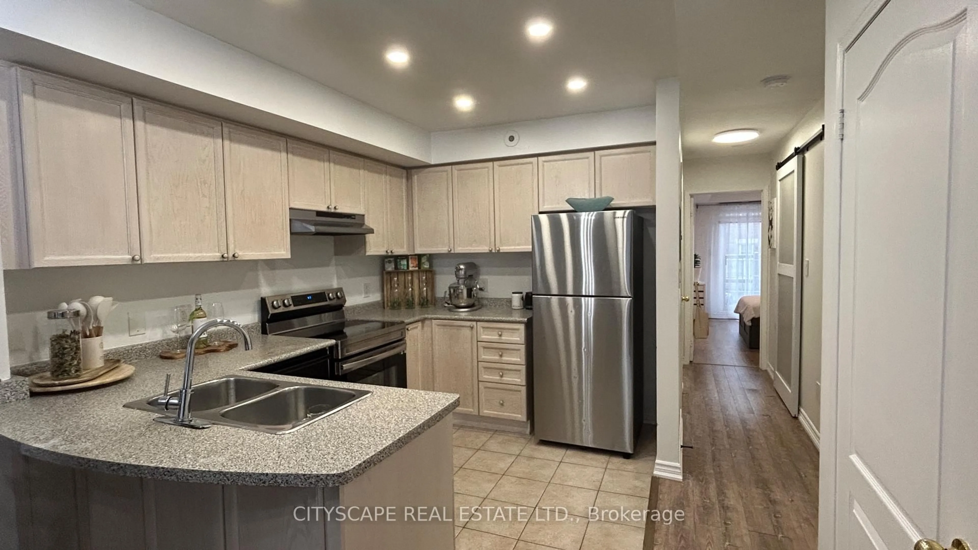 Open concept kitchen, unknown for 601 Shoreline Dr #162, Mississauga Ontario L5B 4K1