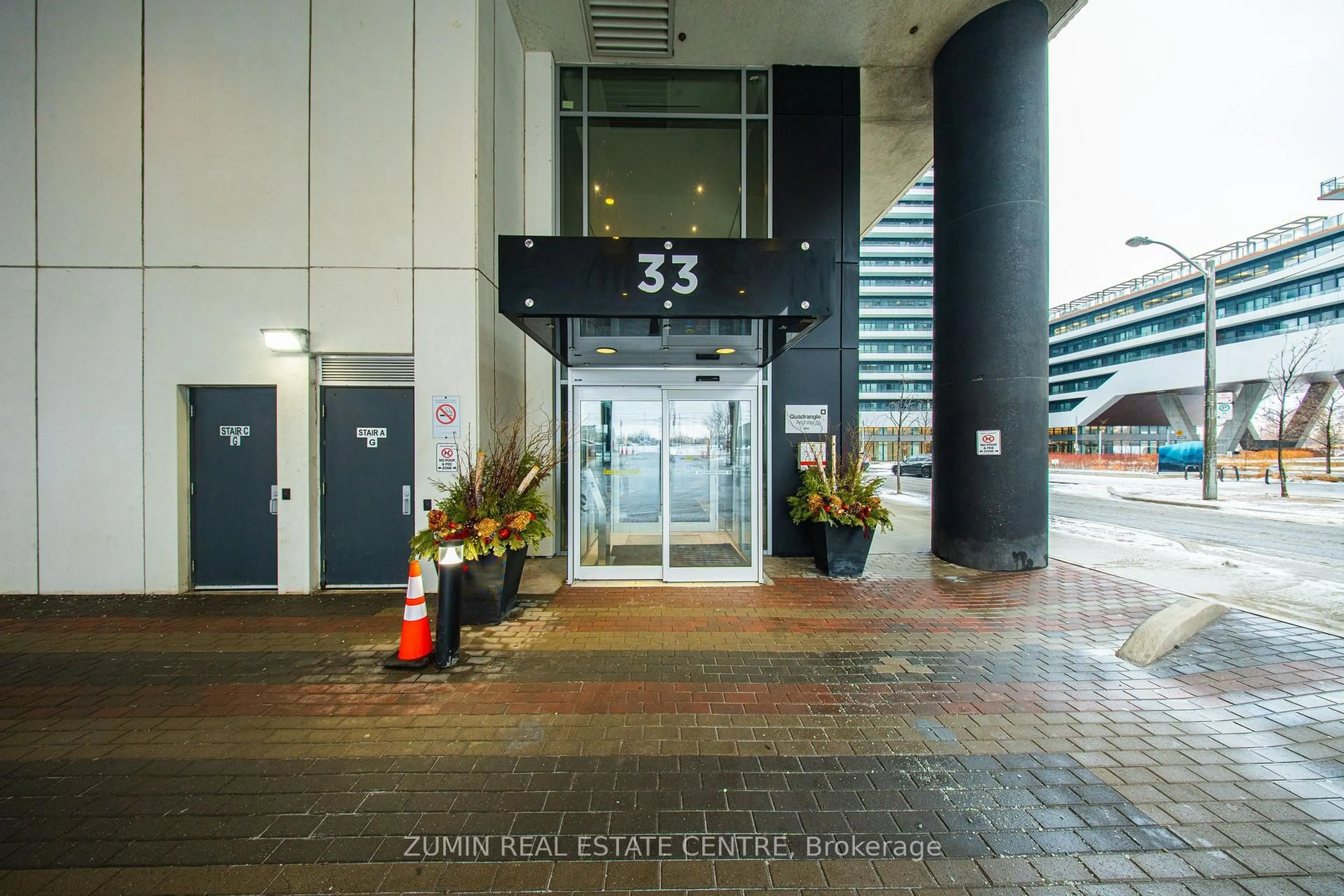 Indoor foyer for 33 Shore Breeze Dr #3602, Toronto Ontario M8V 0G1