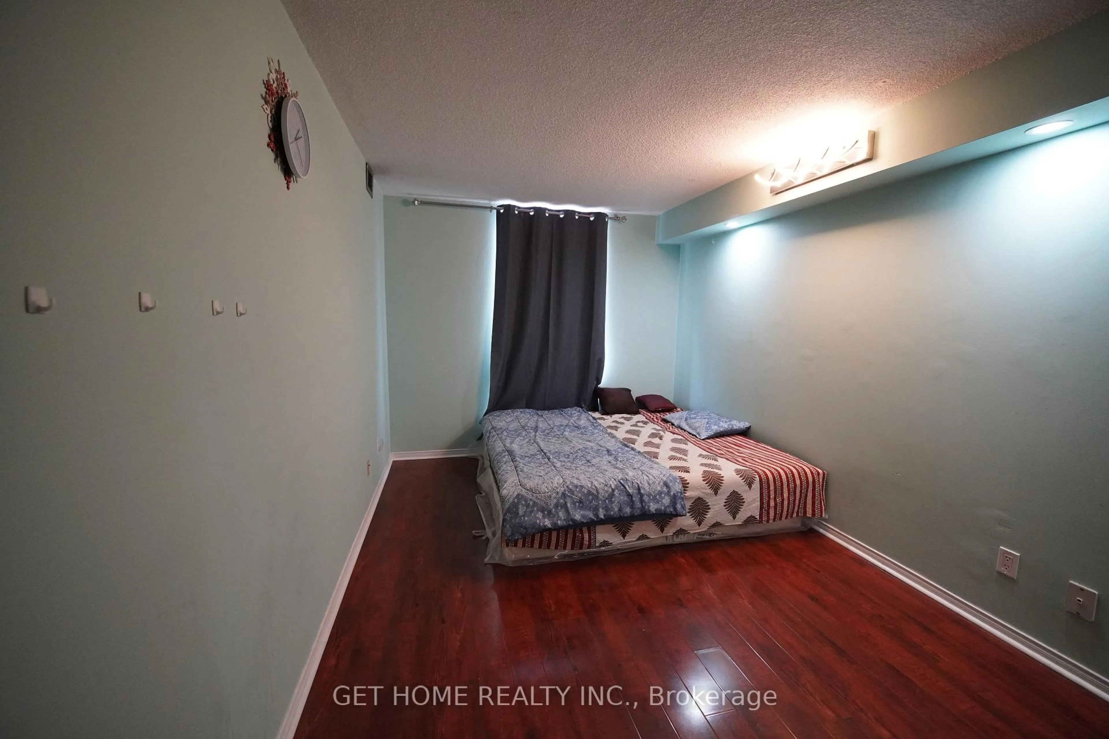 A pic of a room for 115 Hillcrest Ave #1402, Mississauga Ontario L5B 3Y9