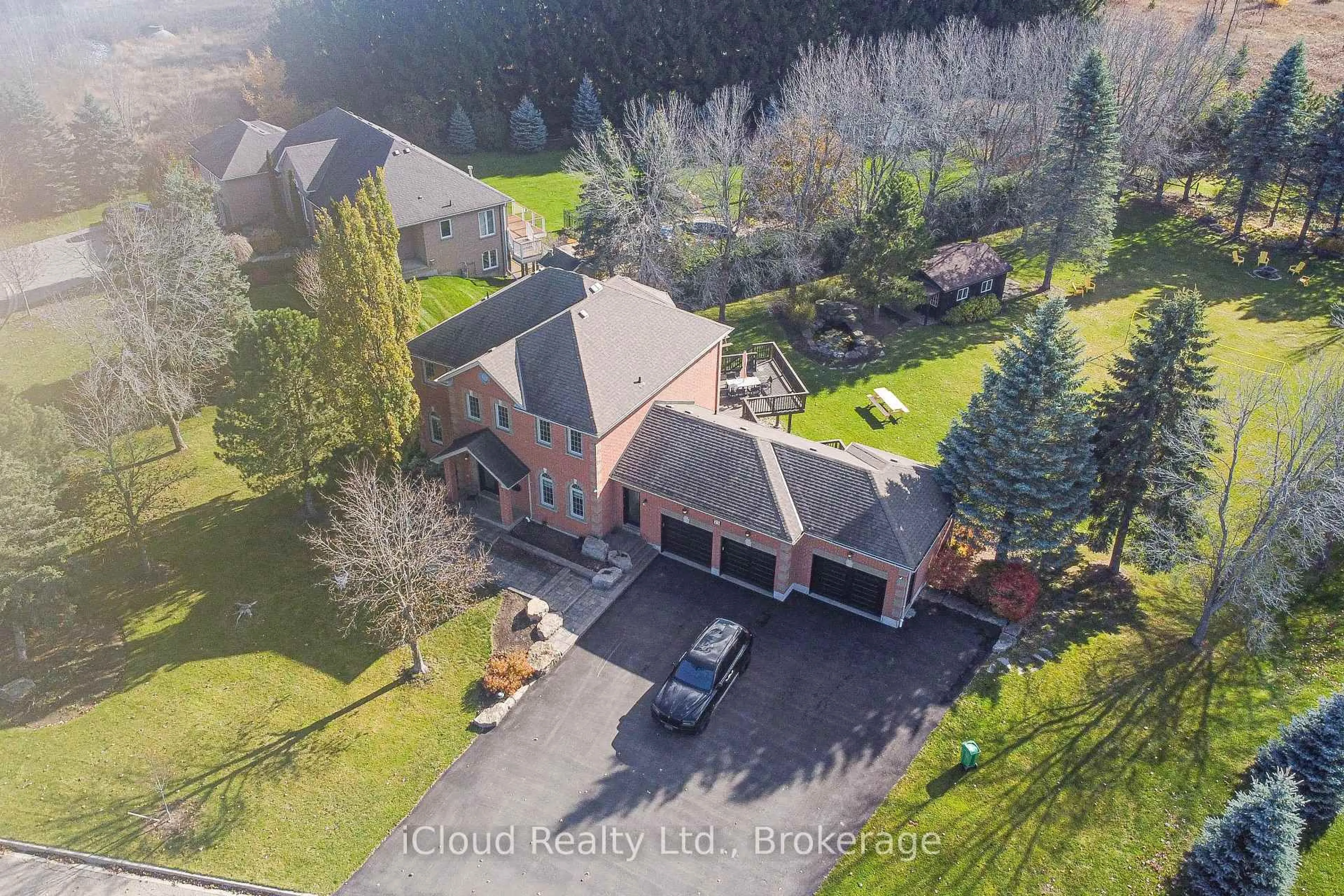 A pic from outside/outdoor area/front of a property/back of a property/a pic from drone, street for 25 Giles Rd, Caledon Ontario L7K 0B6