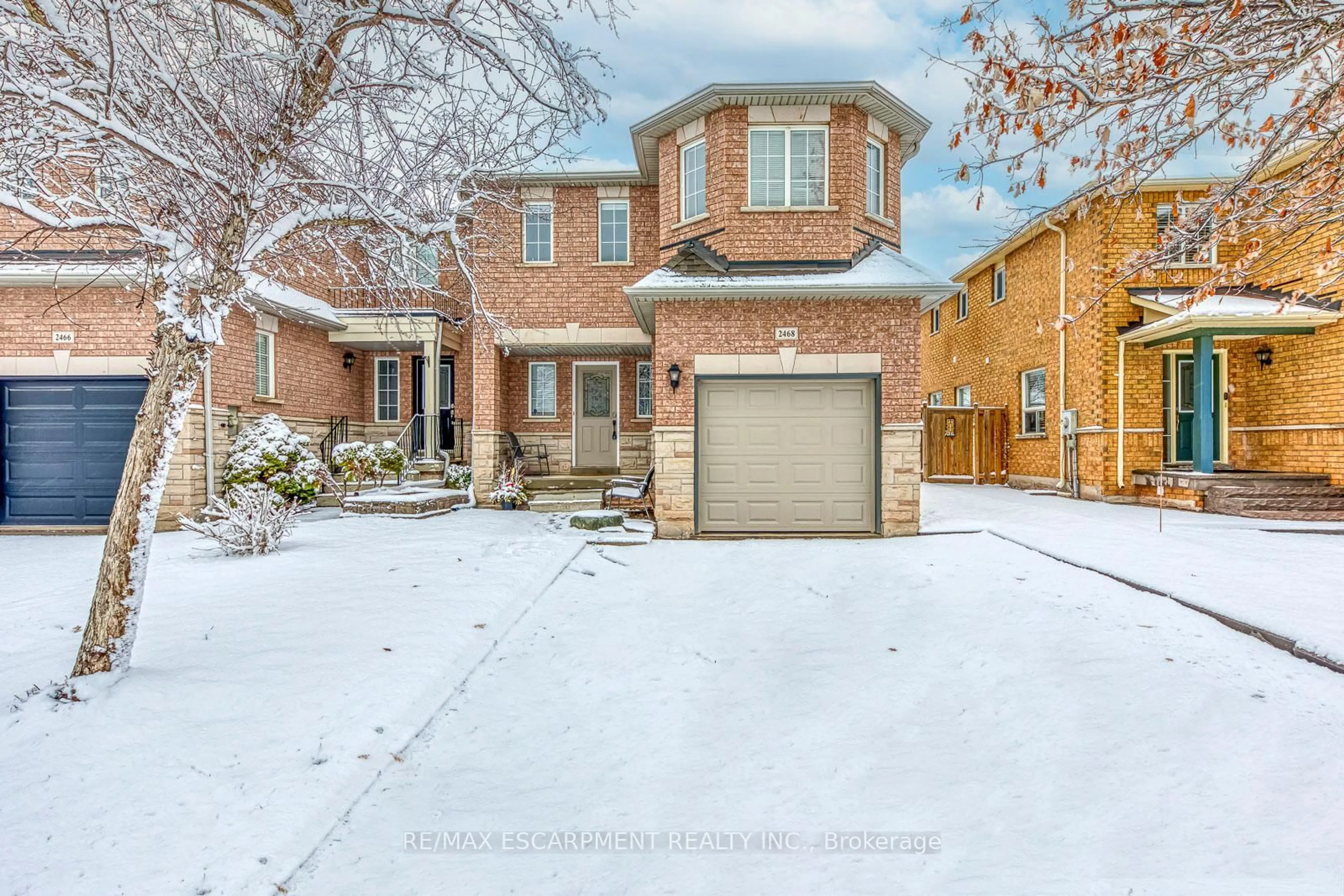 Home with brick exterior material, street for 2468 Newcastle Cres, Oakville Ontario L6M 4P3
