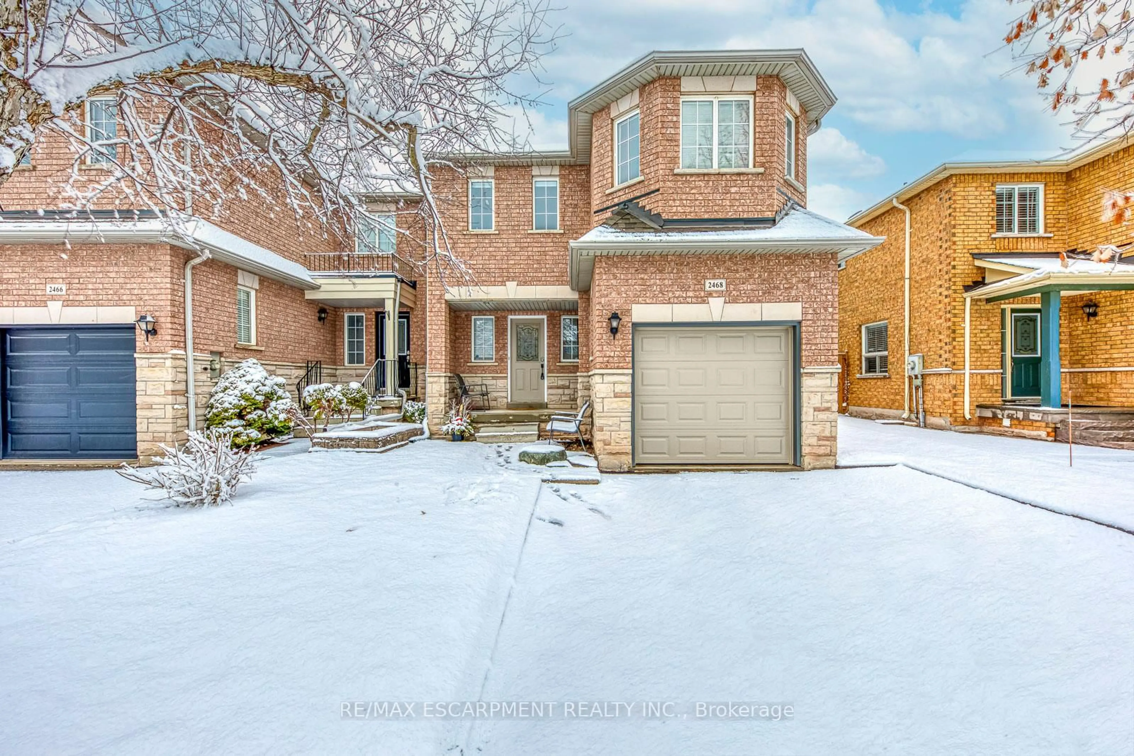 Home with brick exterior material, street for 2468 Newcastle Cres, Oakville Ontario L6M 4P3