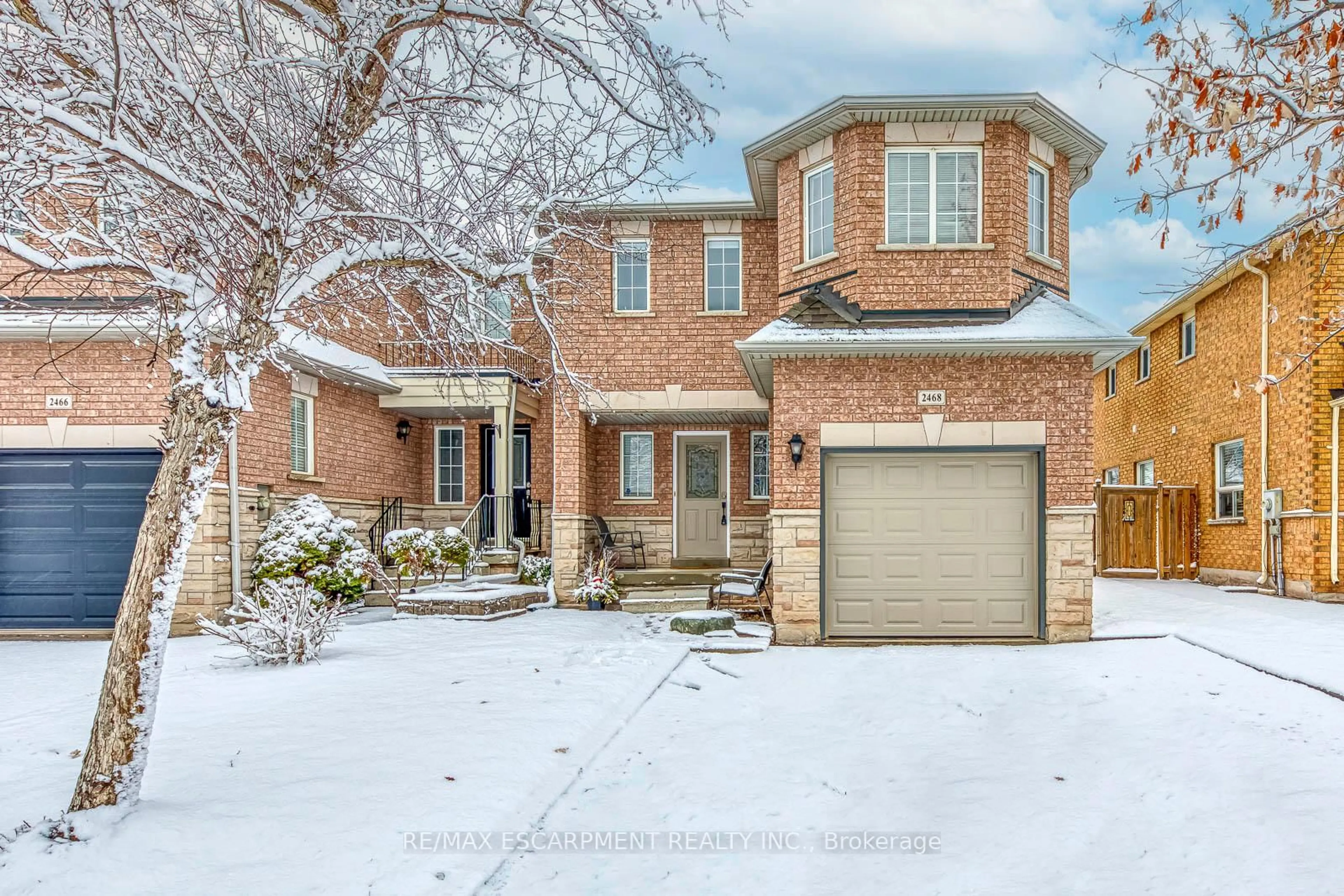 Home with brick exterior material, street for 2468 Newcastle Cres, Oakville Ontario L6M 4P3