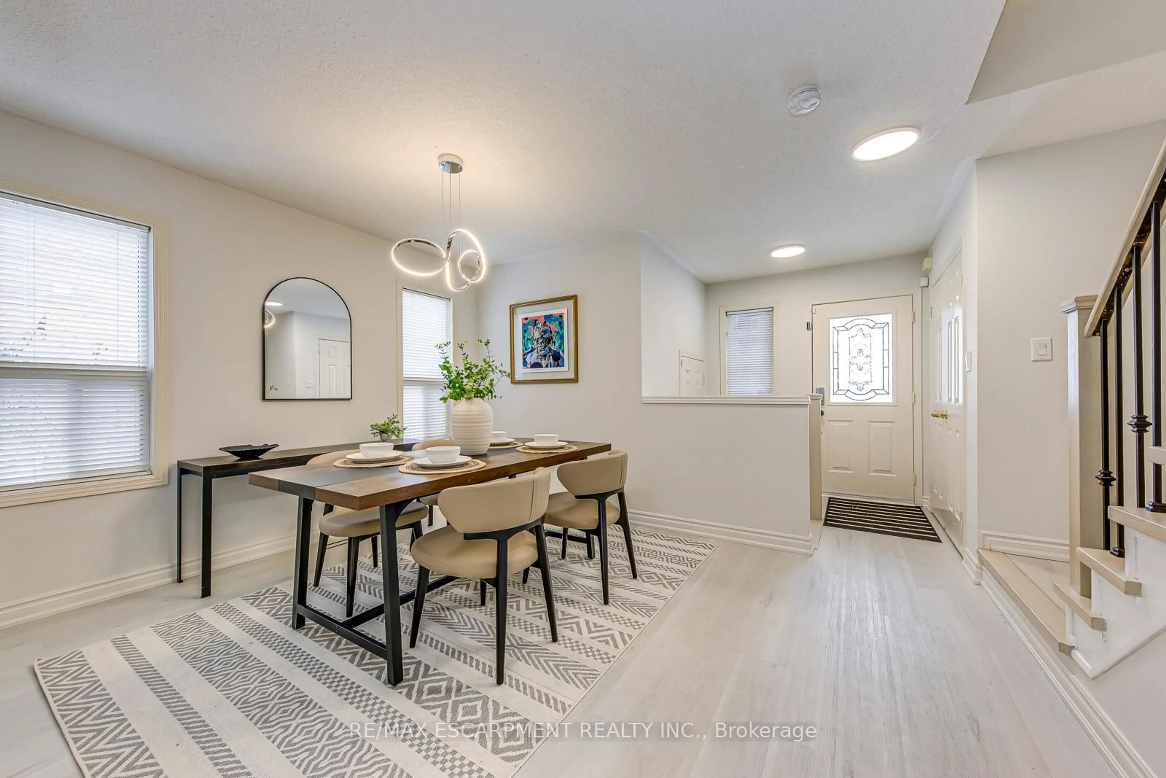 Dining room, unknown for 2468 Newcastle Cres, Oakville Ontario L6M 4P3