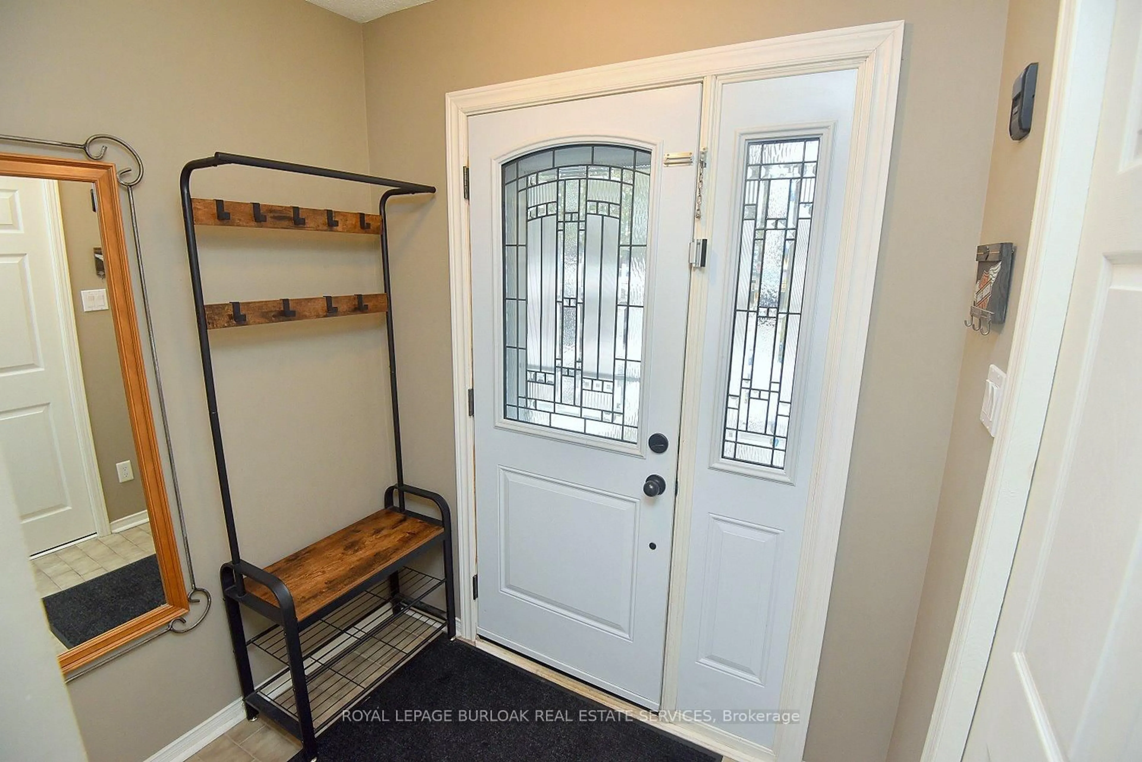 Indoor entryway for 2065 Amherst Heights Crt #42, Burlington Ontario L7P 4S1