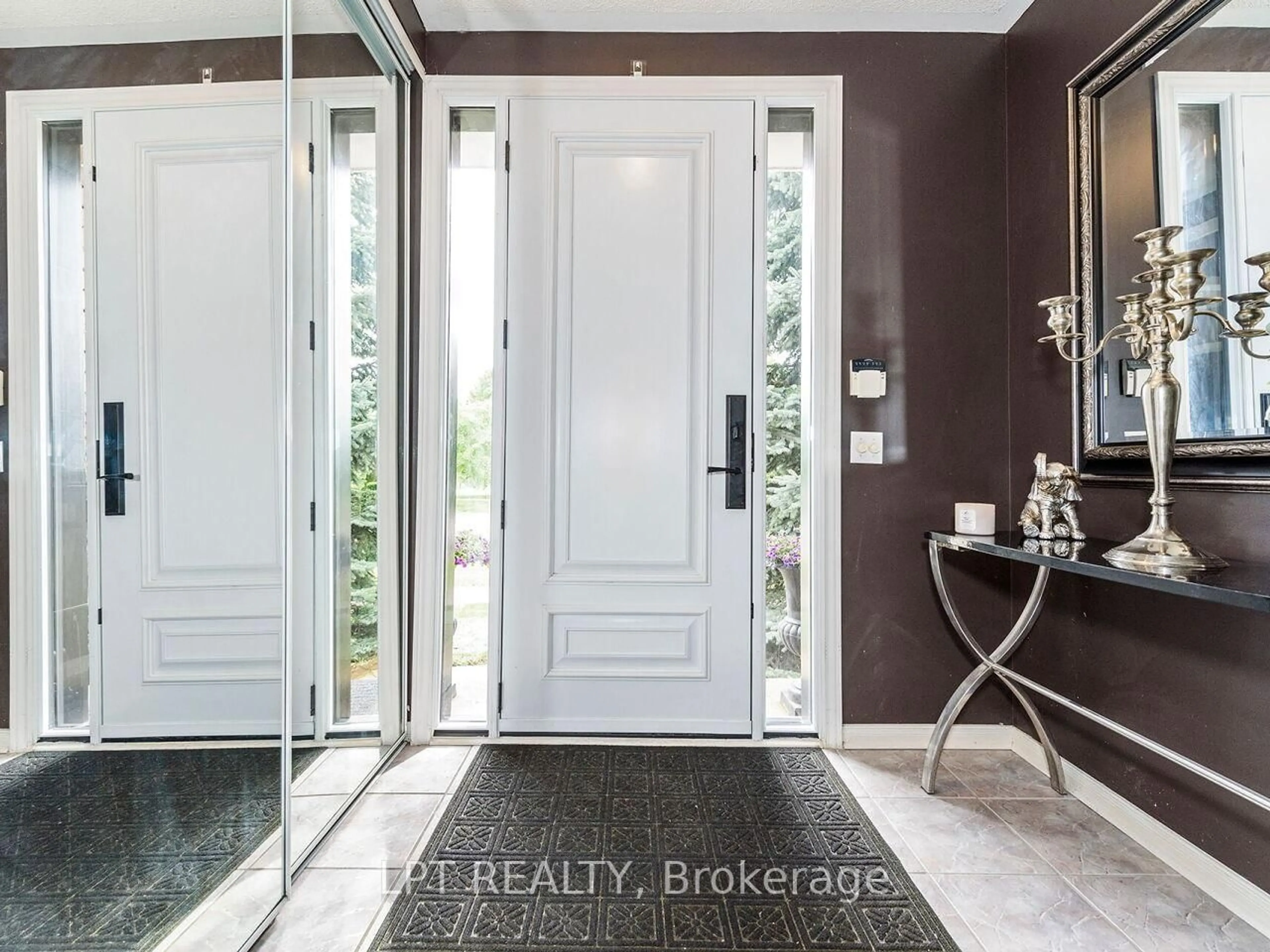 Indoor entryway for 2460 Sixth Line, Oakville Ontario L6H 5Z8