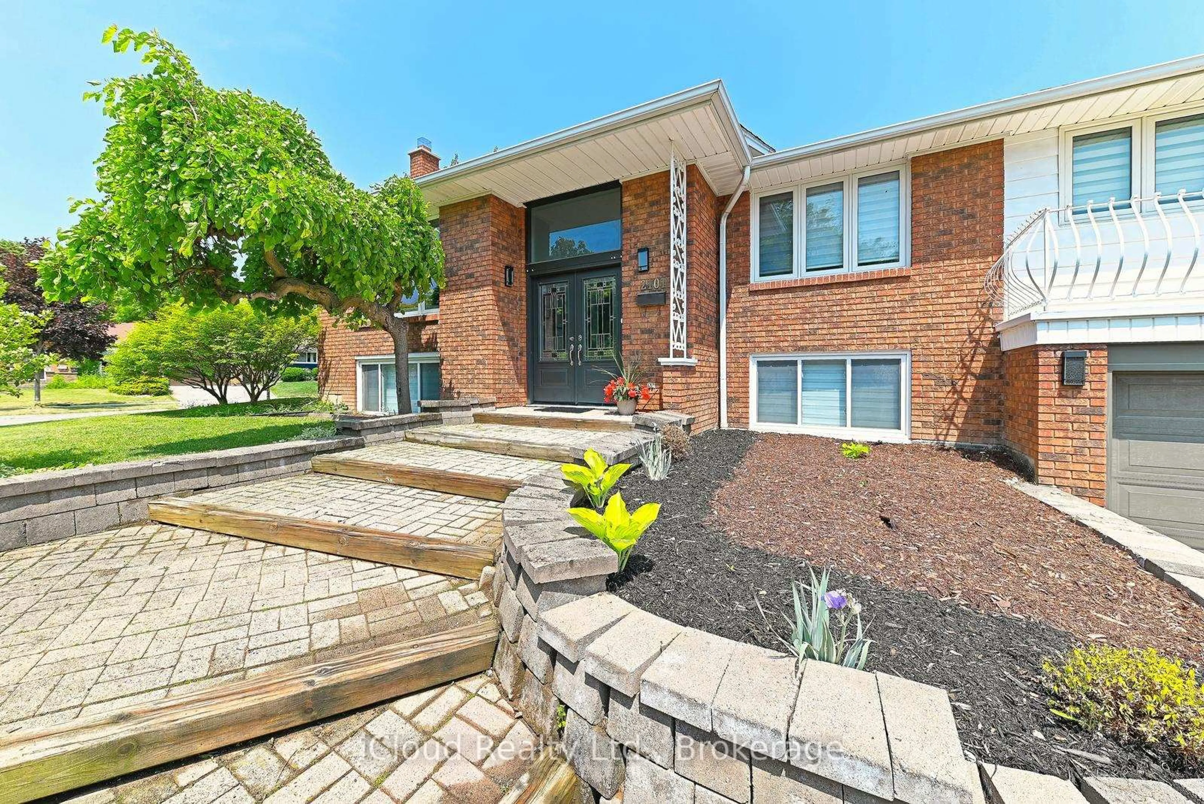Home with brick exterior material, street for 2101 Parkway Dr, Burlington Ontario L7P 1S5