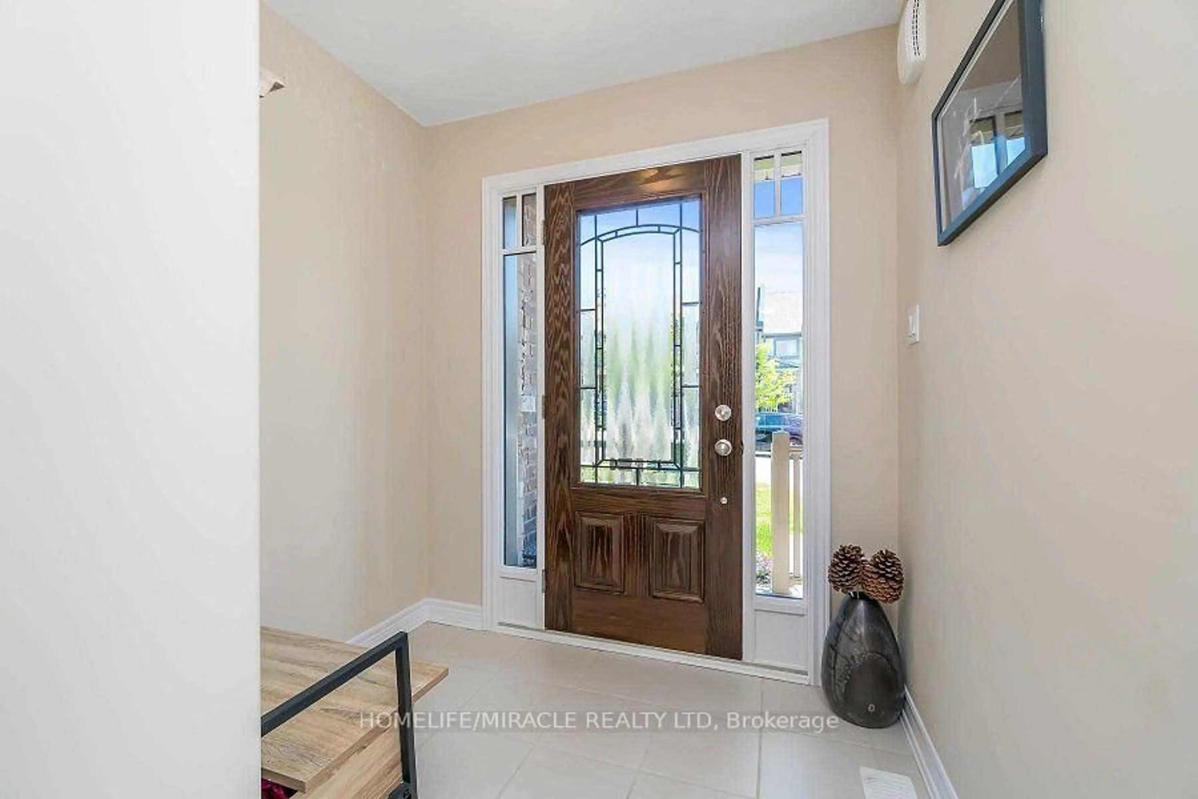 Indoor entryway for 26 Winterton Crt, Orangeville Ontario L9W 7N5