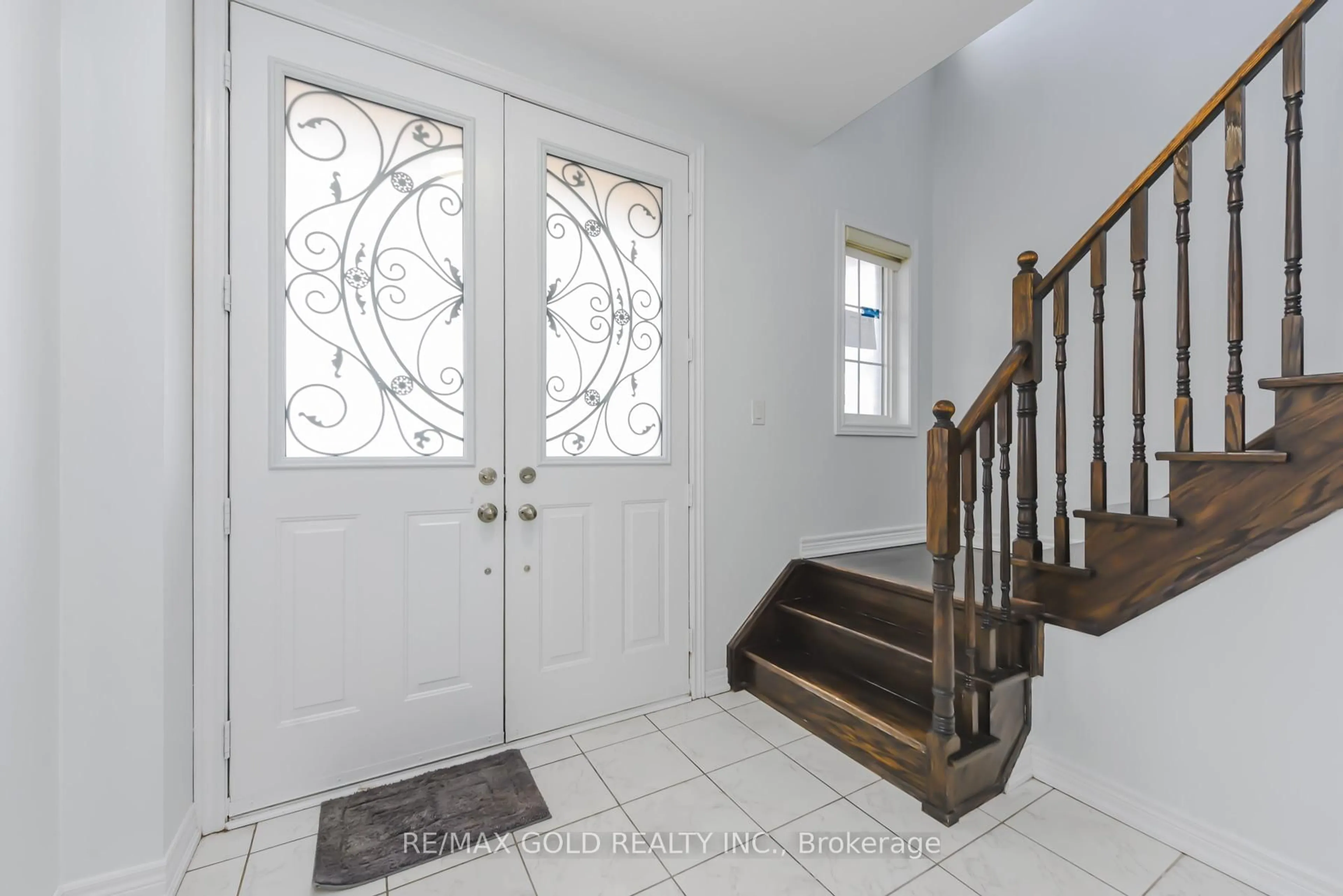 Indoor entryway for 59 Vezna Cres, Brampton Ontario L6X 5K4