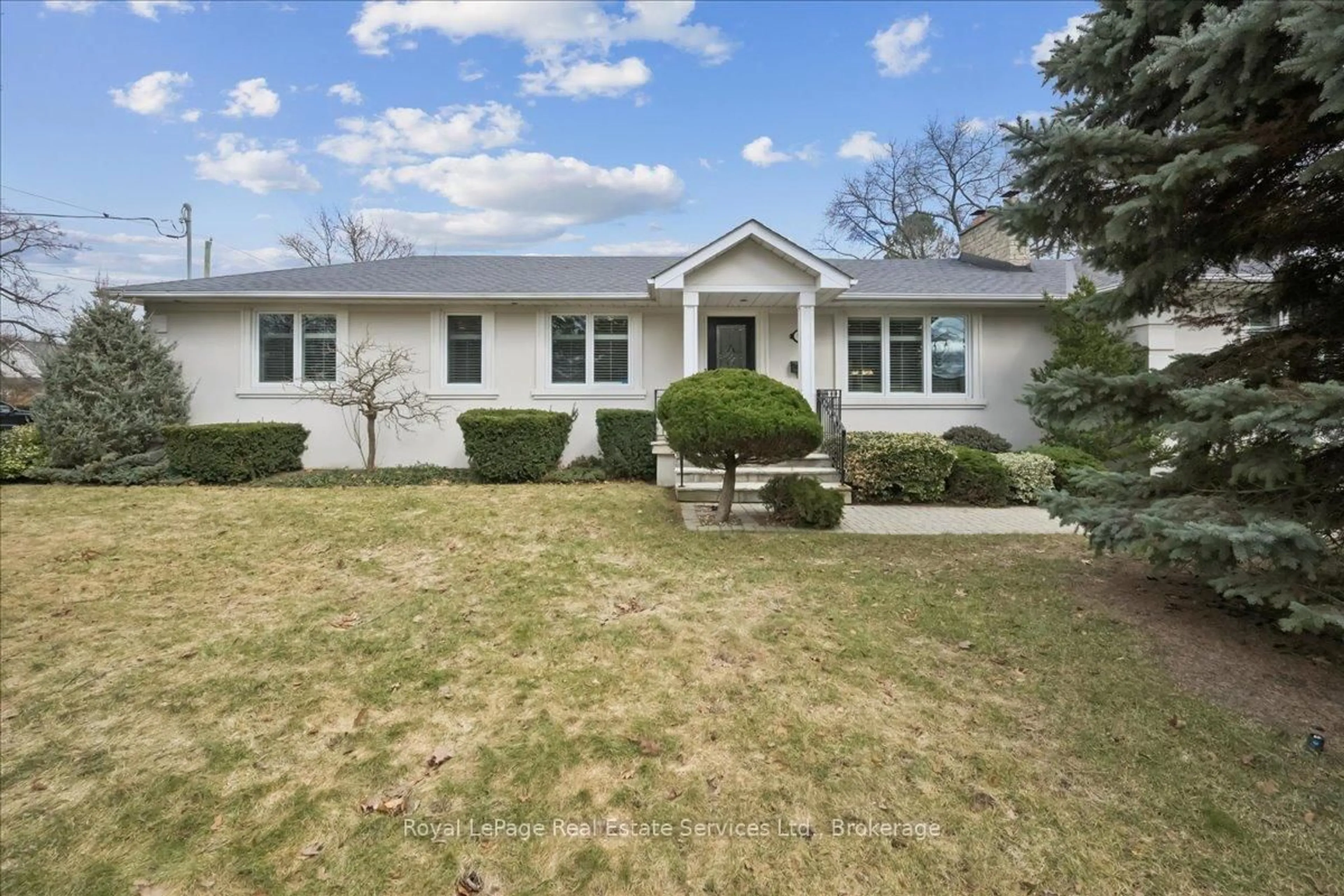 Home with vinyl exterior material, street for 281 Pinehurst Dr, Oakville Ontario L6J 4X2