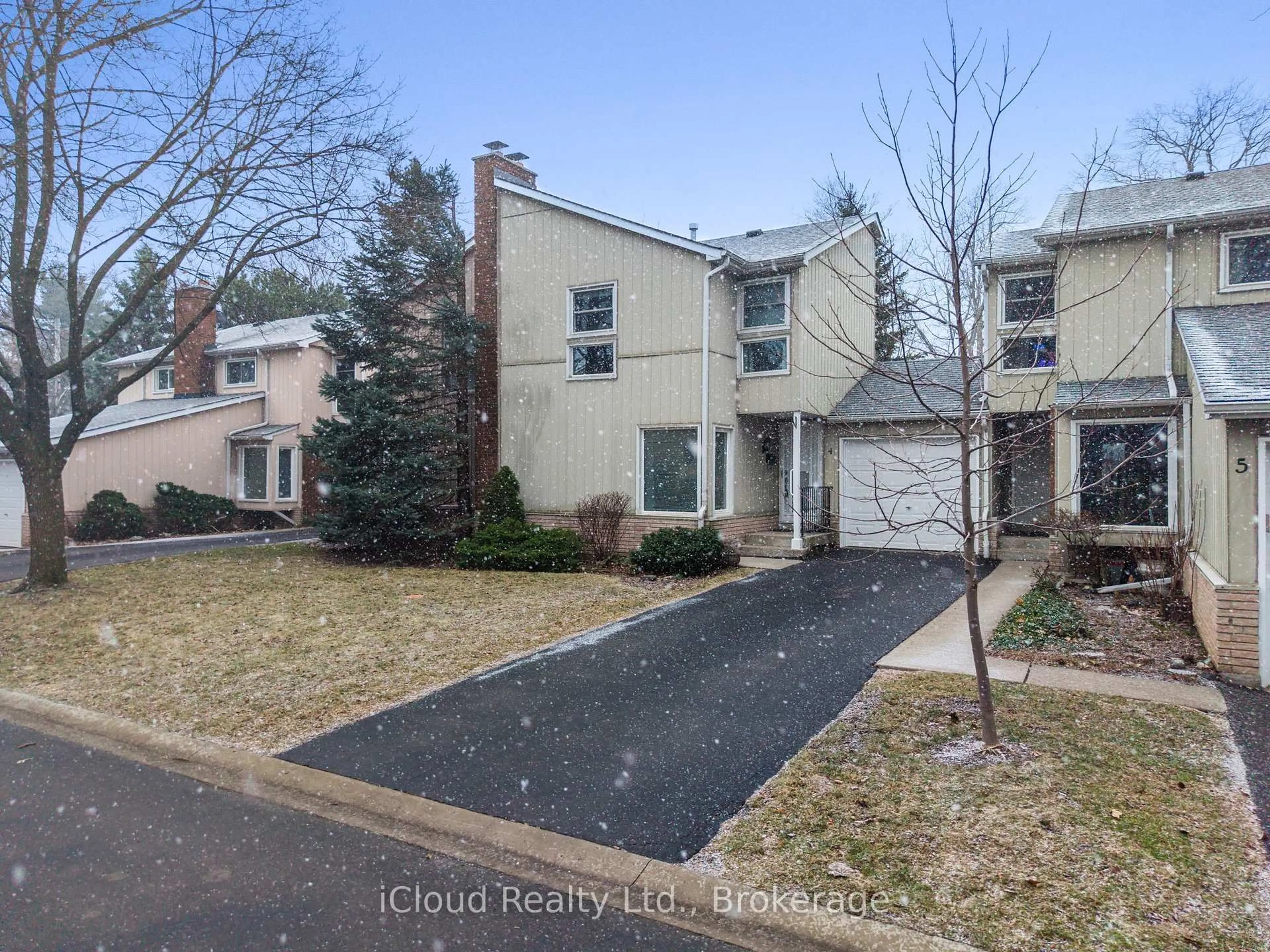 A pic from outside/outdoor area/front of a property/back of a property/a pic from drone, street for 2385 Woodward Ave #4, Burlington Ontario L7R 1V2