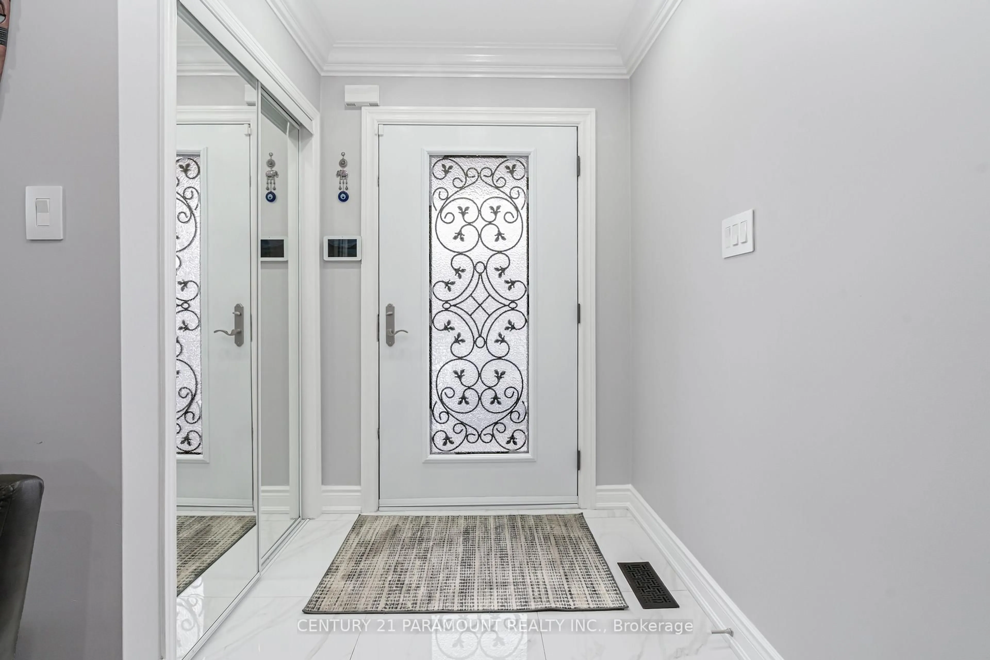 Indoor entryway for 14 Redfinch Way, Brampton Ontario L7A 2B3
