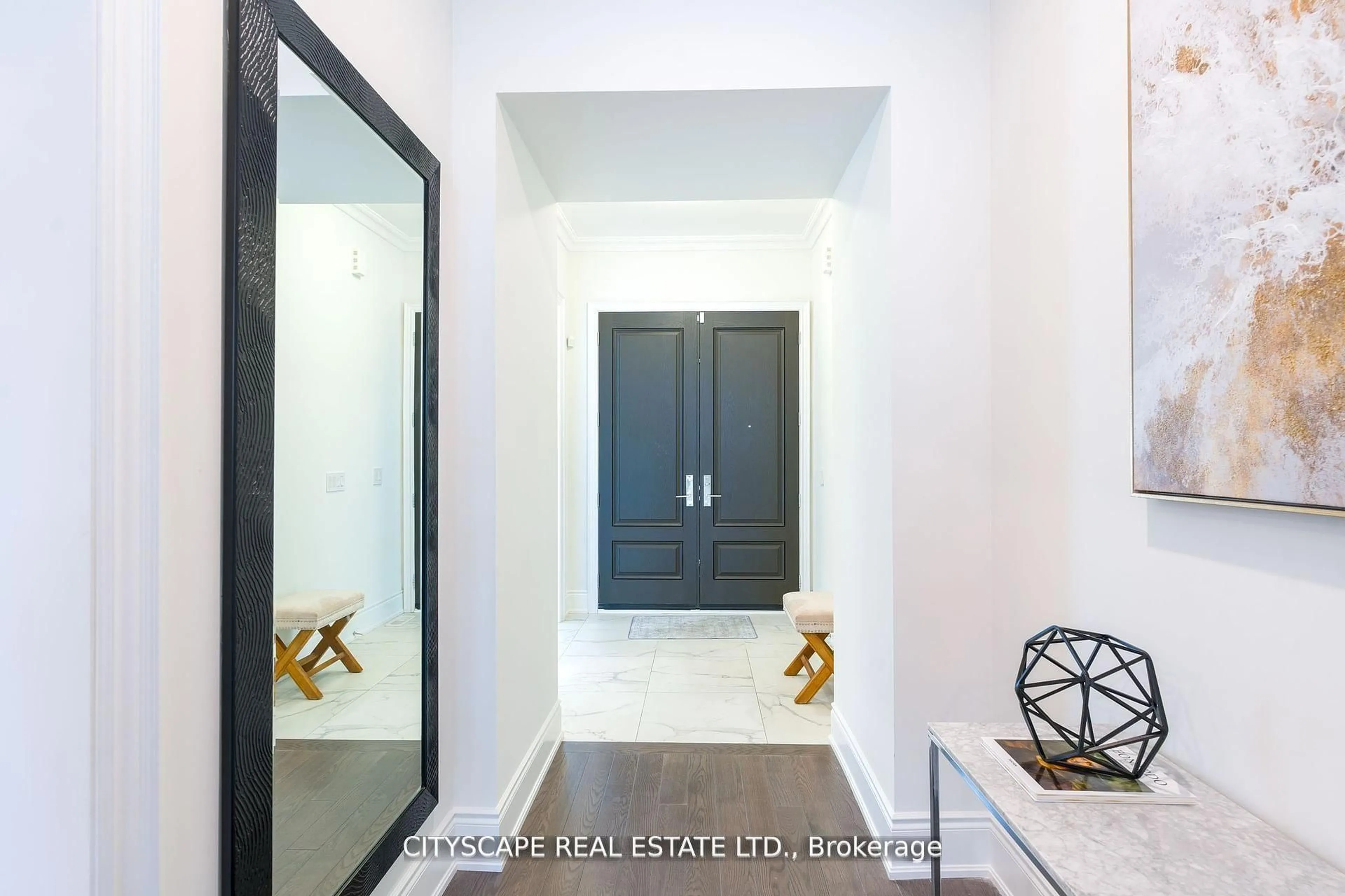 Indoor entryway for 2405 Irene Cres, Oakville Ontario L6M 5M2