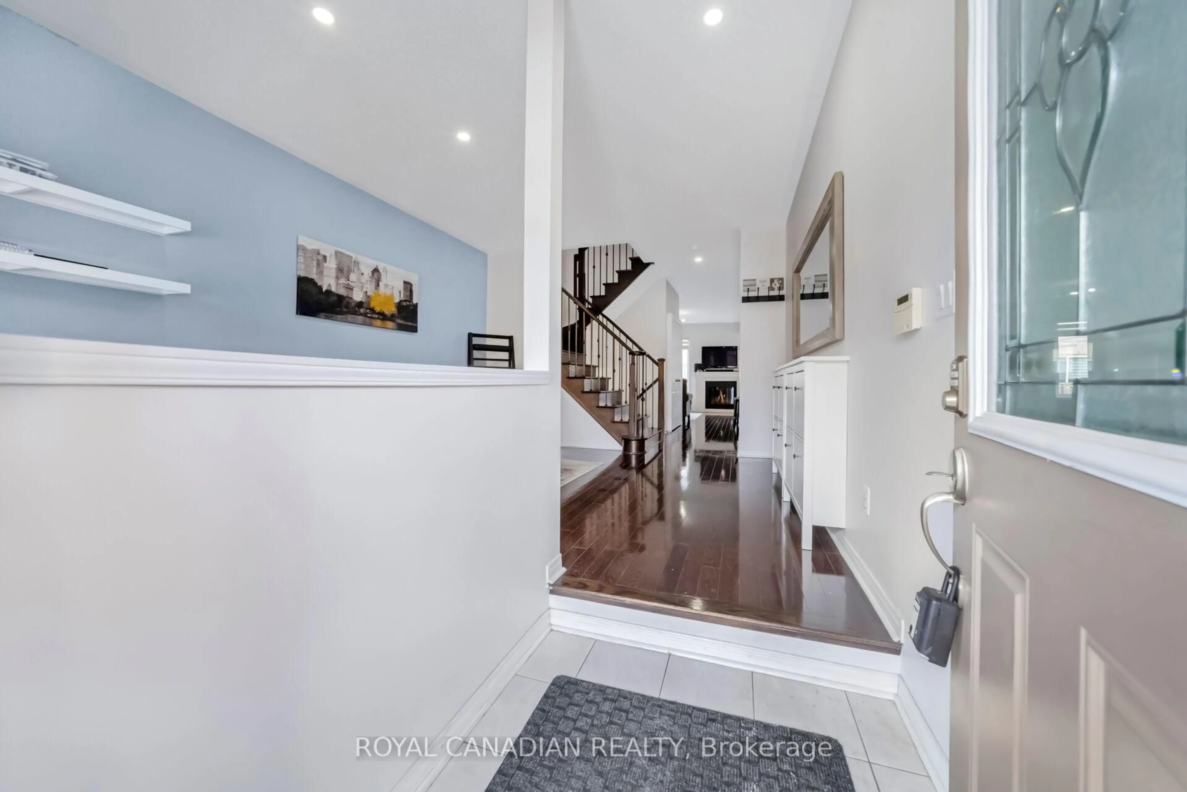 Indoor entryway for 10 Yellowknife Rd, Brampton Ontario L6R 3X3