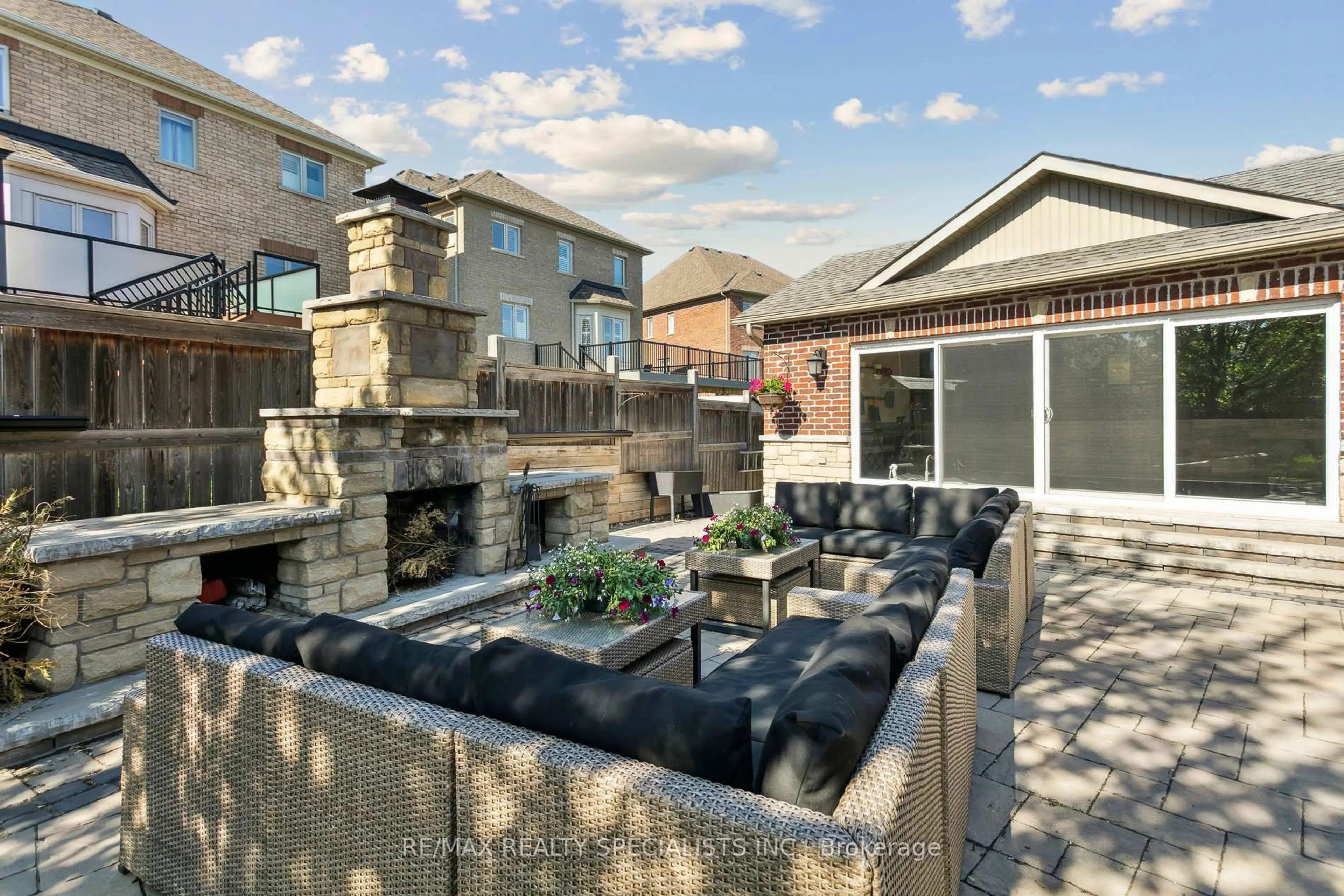 Patio, street for 9 Flanders Rd, Brampton Ontario L6X 0W3