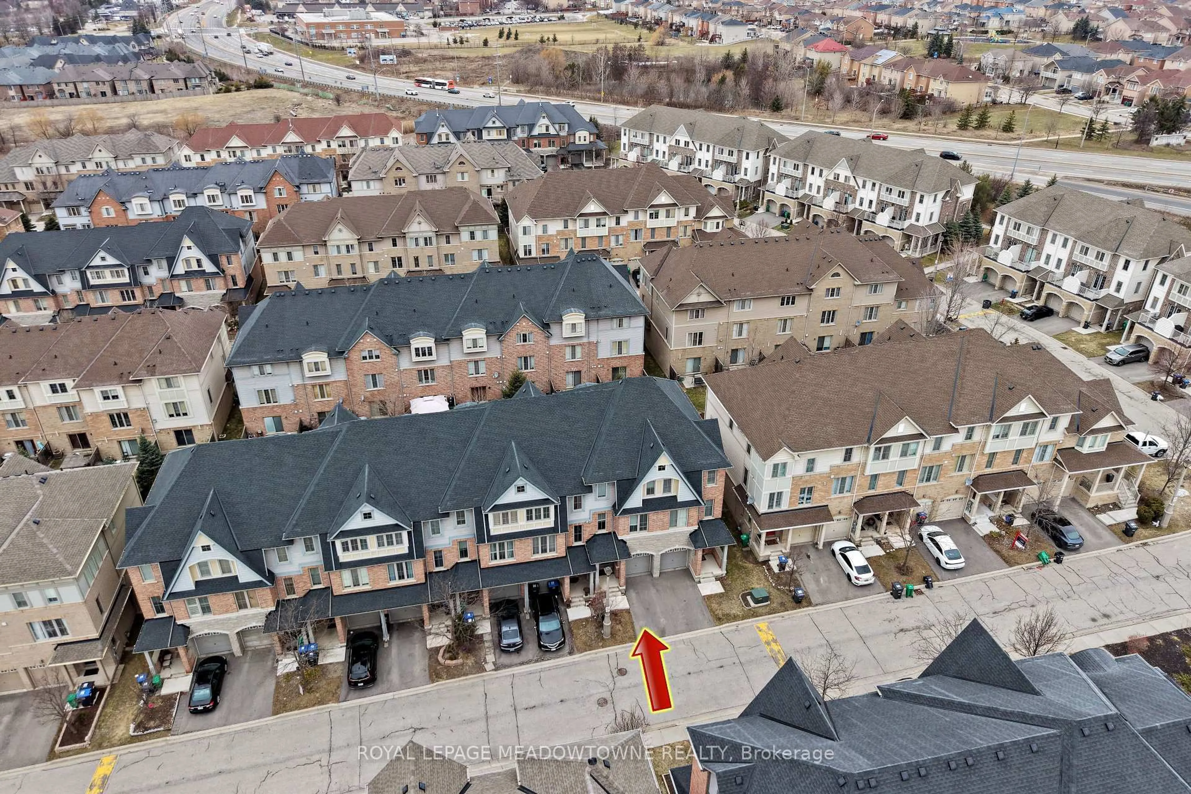 A pic from outside/outdoor area/front of a property/back of a property/a pic from drone, city buildings view from balcony for 113 Cedar Lake Cres, Brampton Ontario L6Y 0R1