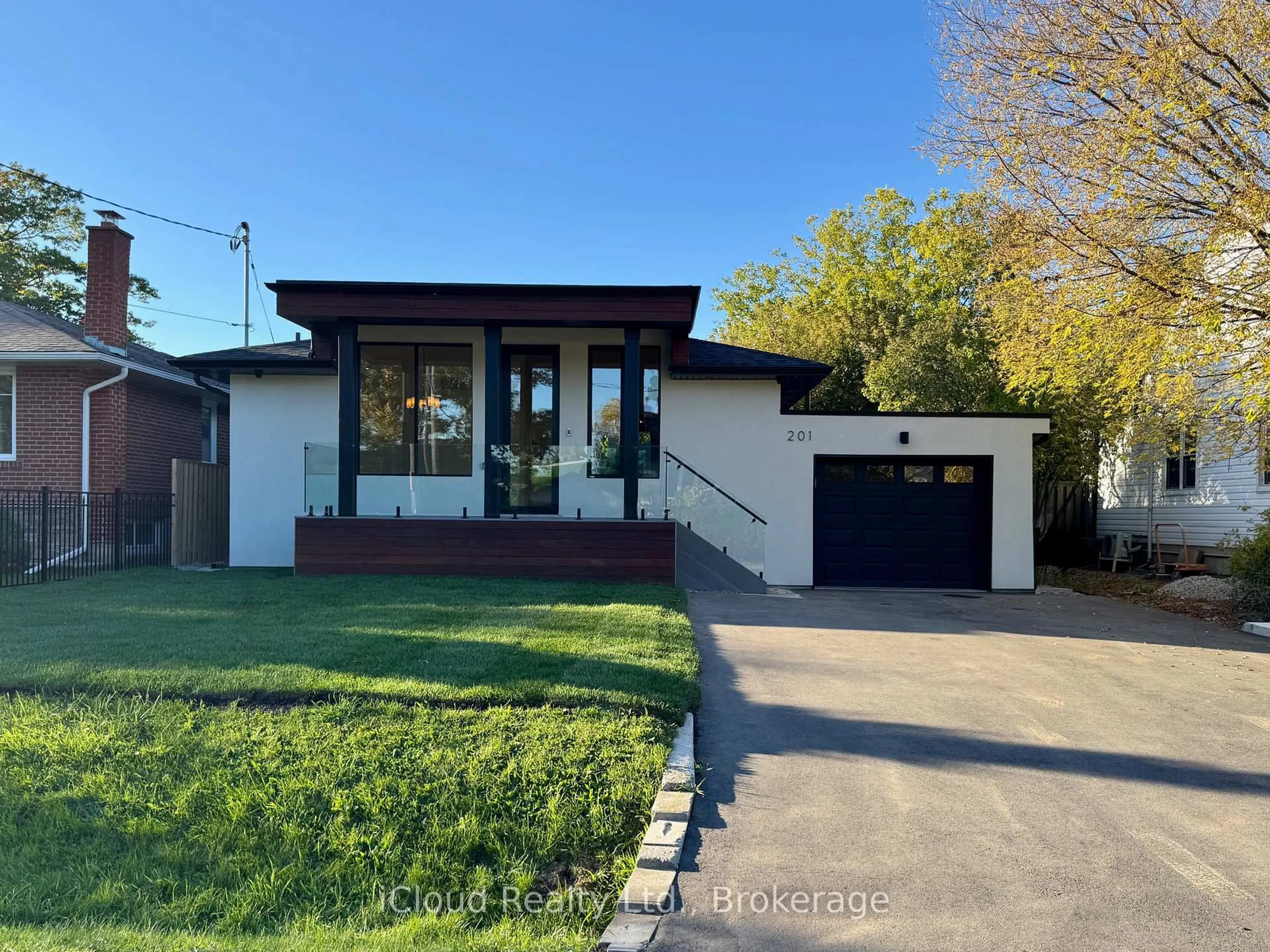 Home with brick exterior material, street for 201 Troy St, Mississauga Ontario L5G 1S9