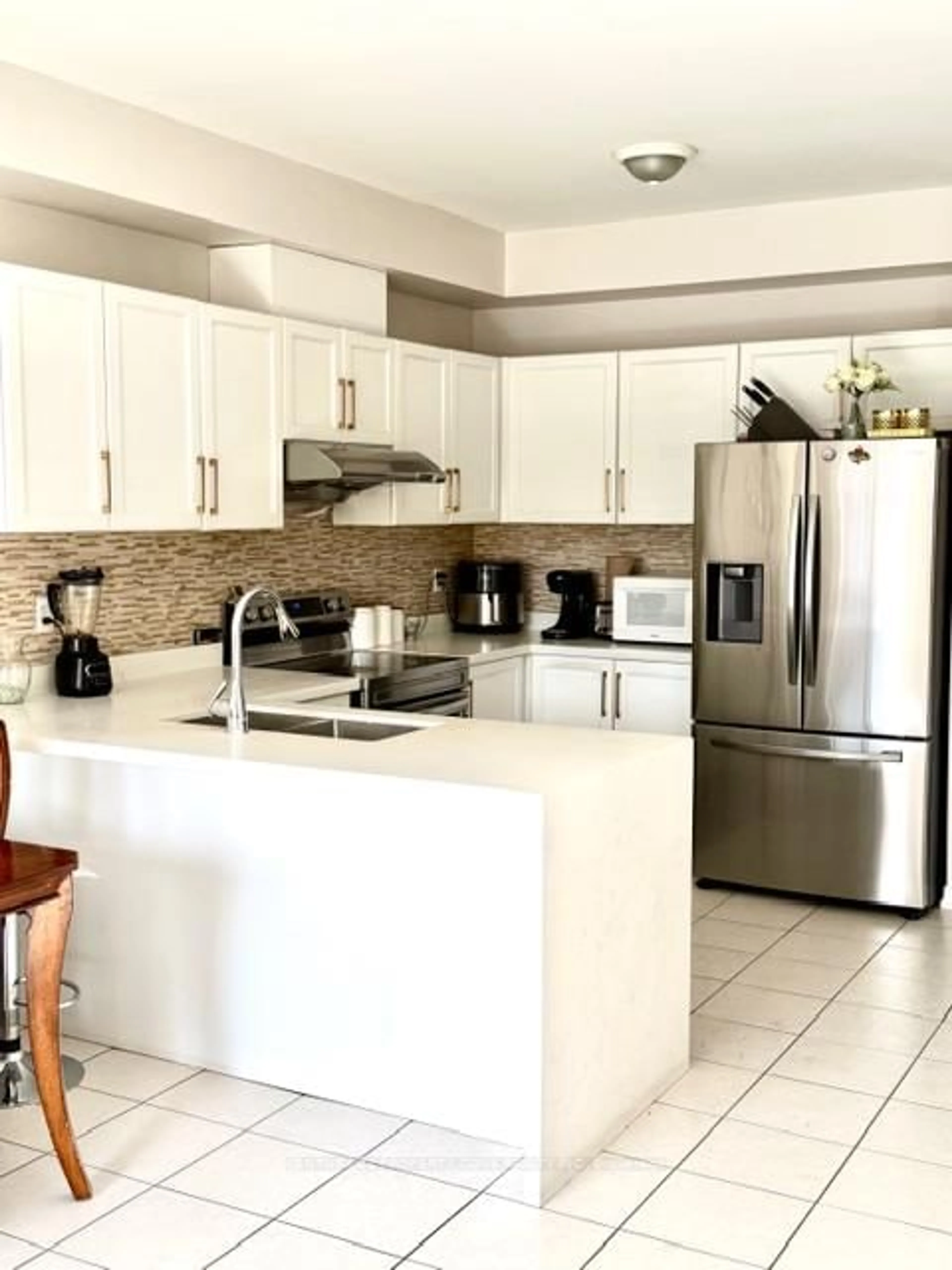 Open concept kitchen, ceramic/tile floor for 11 Kettlewell Cres, Brampton Ontario L6R 0T3