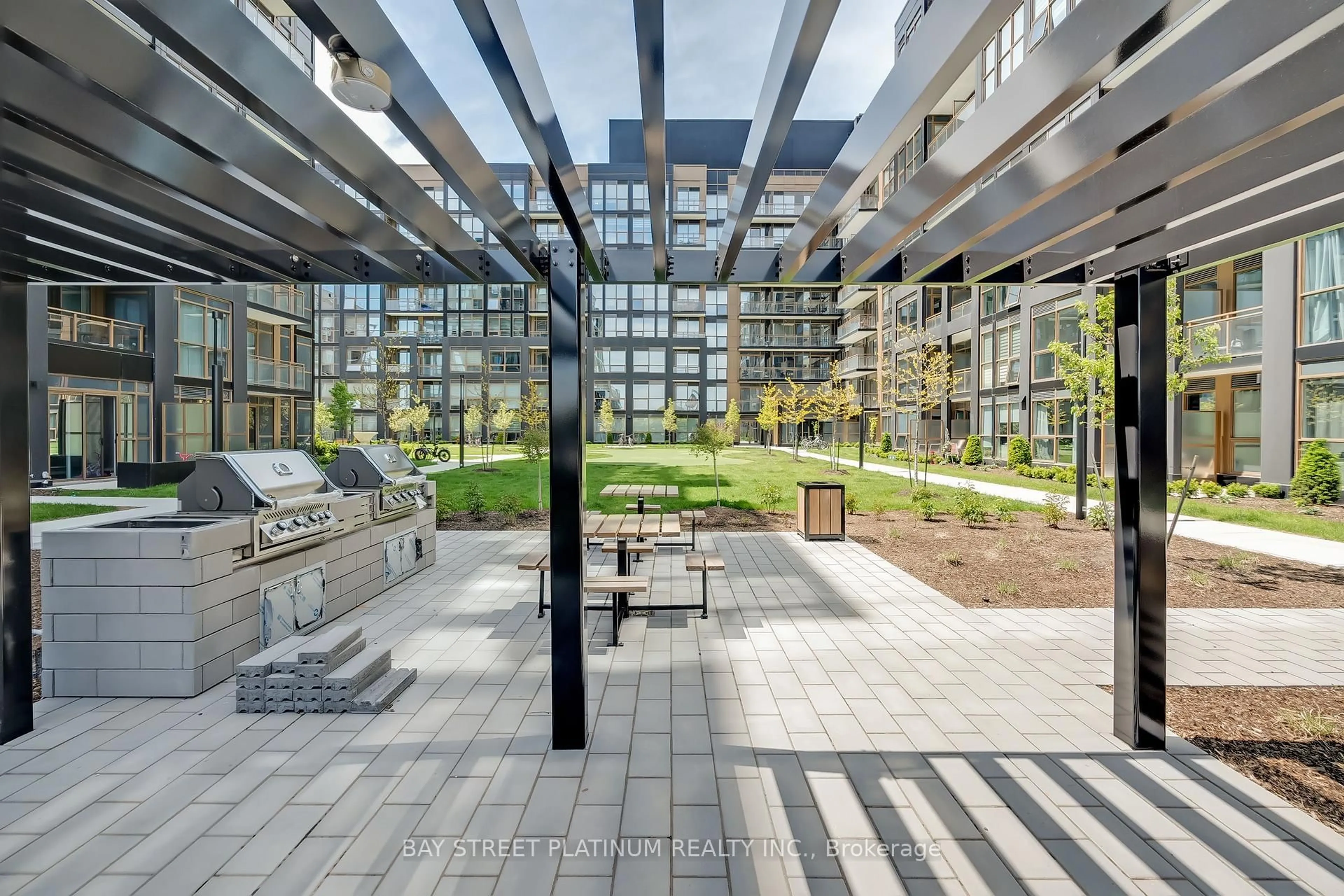 Patio, unknown for 2343 Khalsa Gate #537, Oakville Ontario L6M 4J2