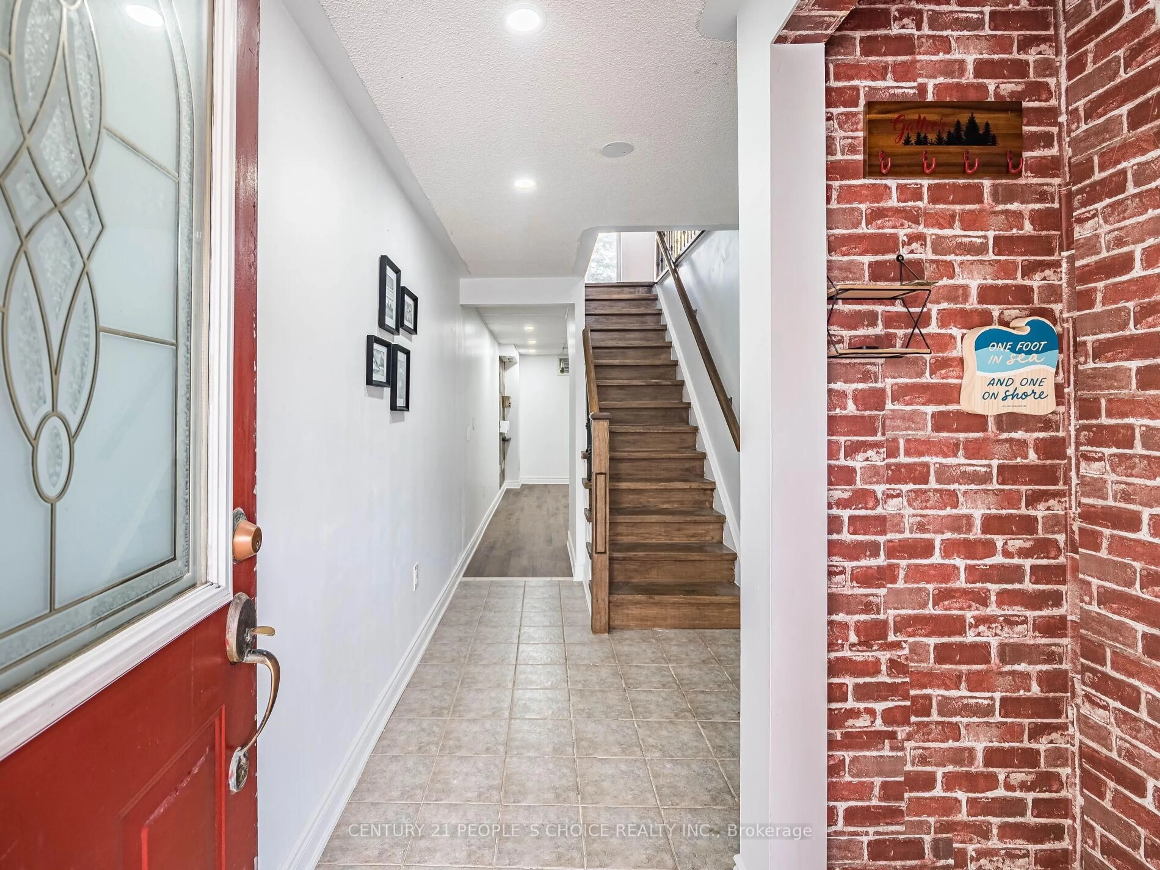 Indoor foyer for 7190 Atwood Lane #74, Mississauga Ontario L5N 7Y6