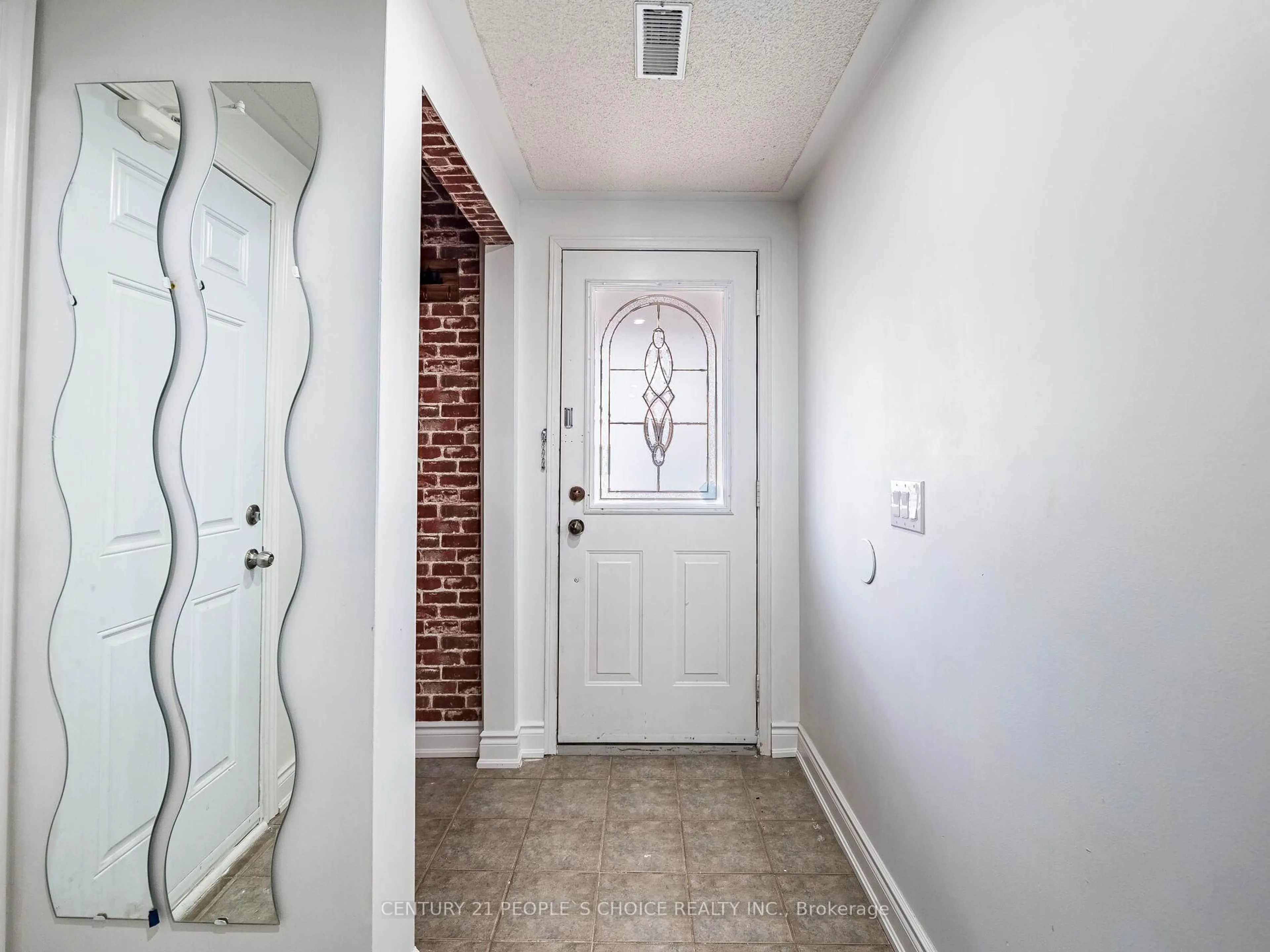 Indoor entryway for 7190 Atwood Lane #74, Mississauga Ontario L5N 7Y6