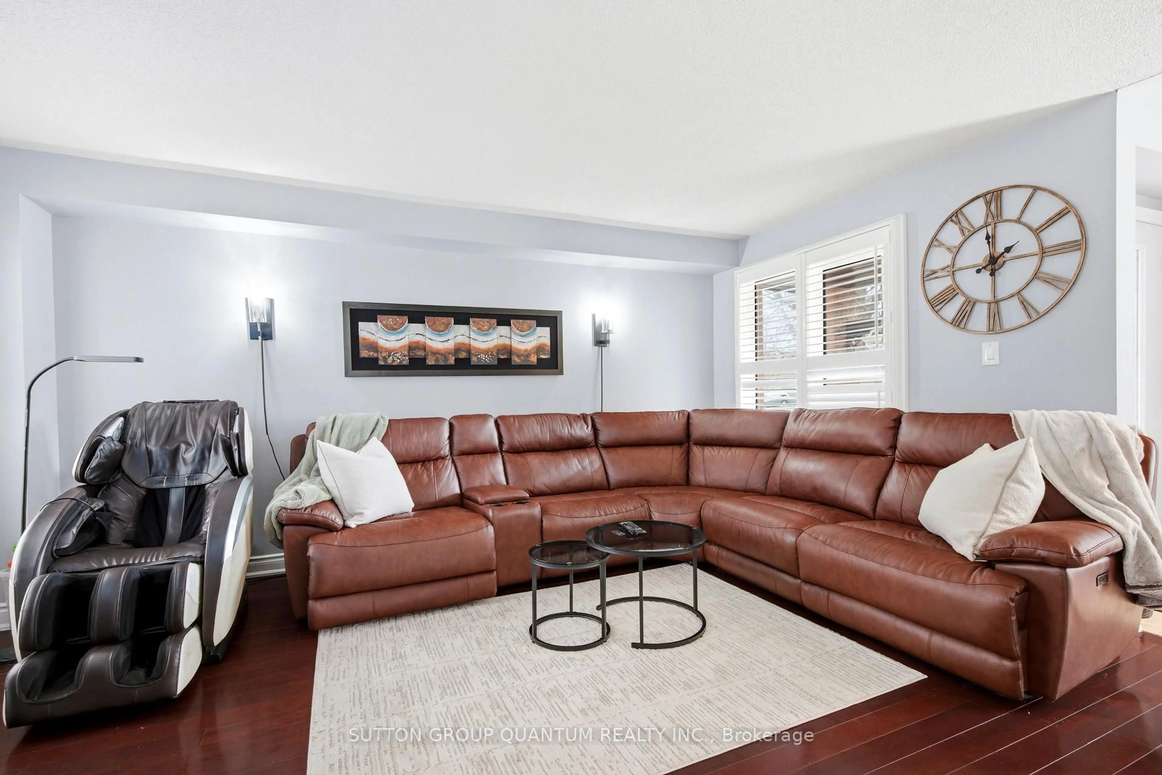 Living room with furniture, unknown for 3403 Chartrand Cres, Mississauga Ontario L5L 4C6