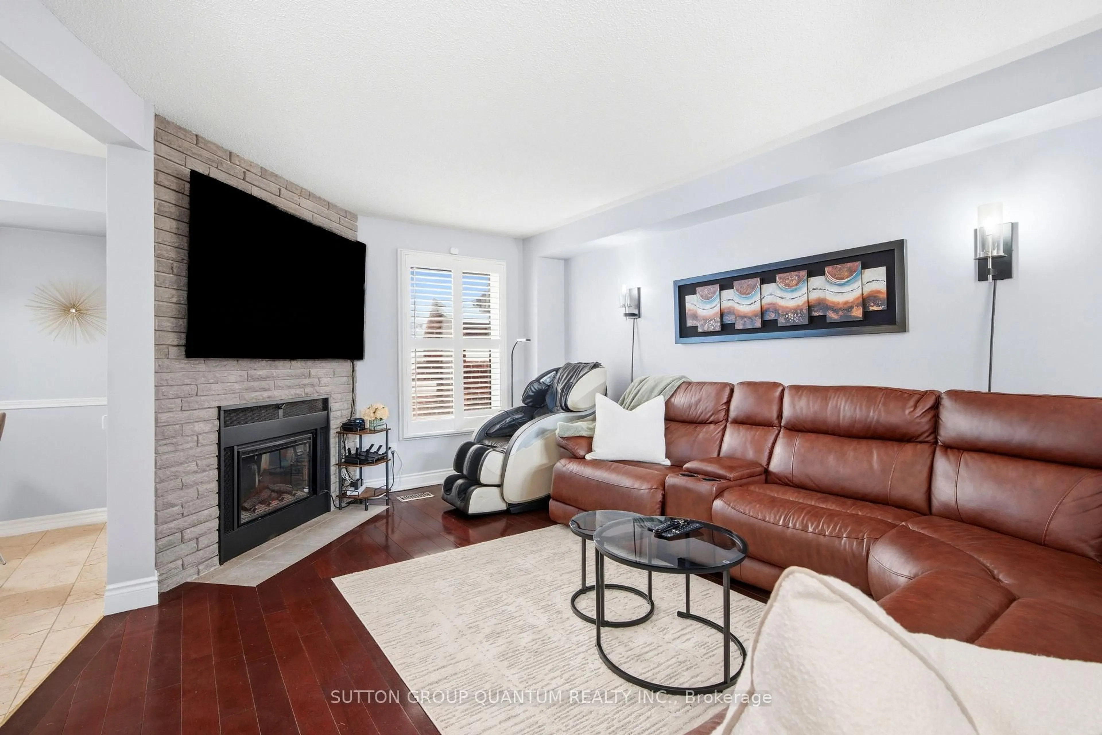 Living room with furniture, unknown for 3403 Chartrand Cres, Mississauga Ontario L5L 4C6