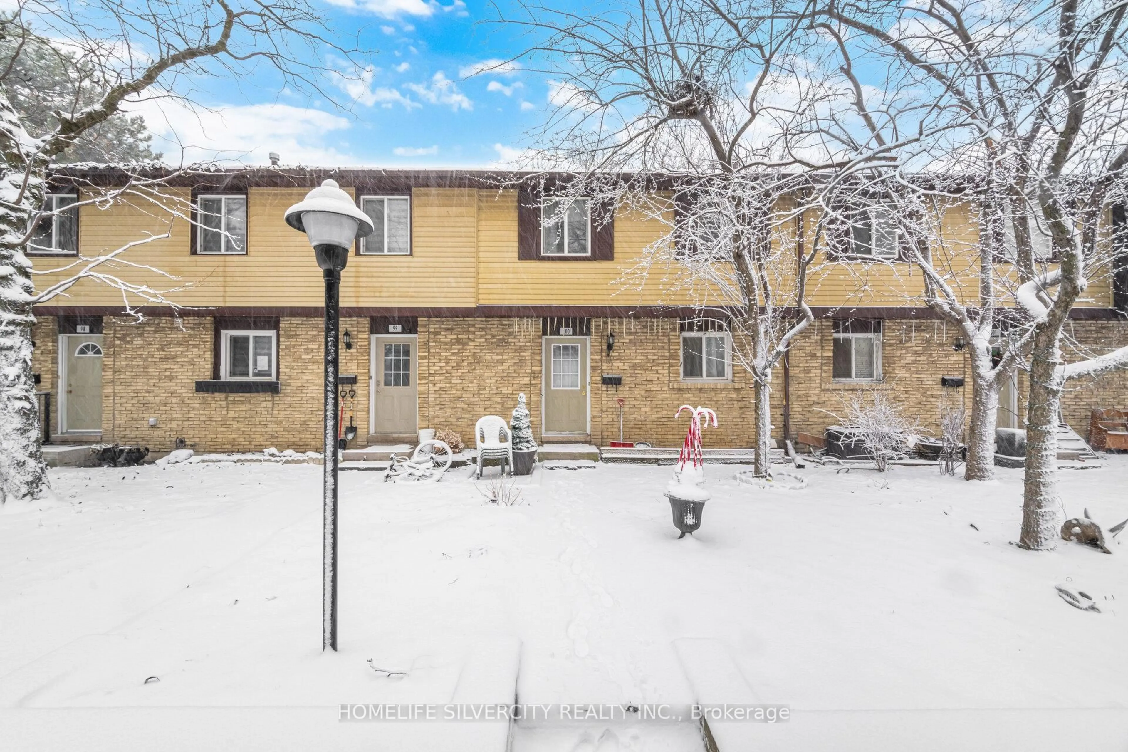 Patio, street for 45 Hansen Rd #100, Brampton Ontario L6V 3C5