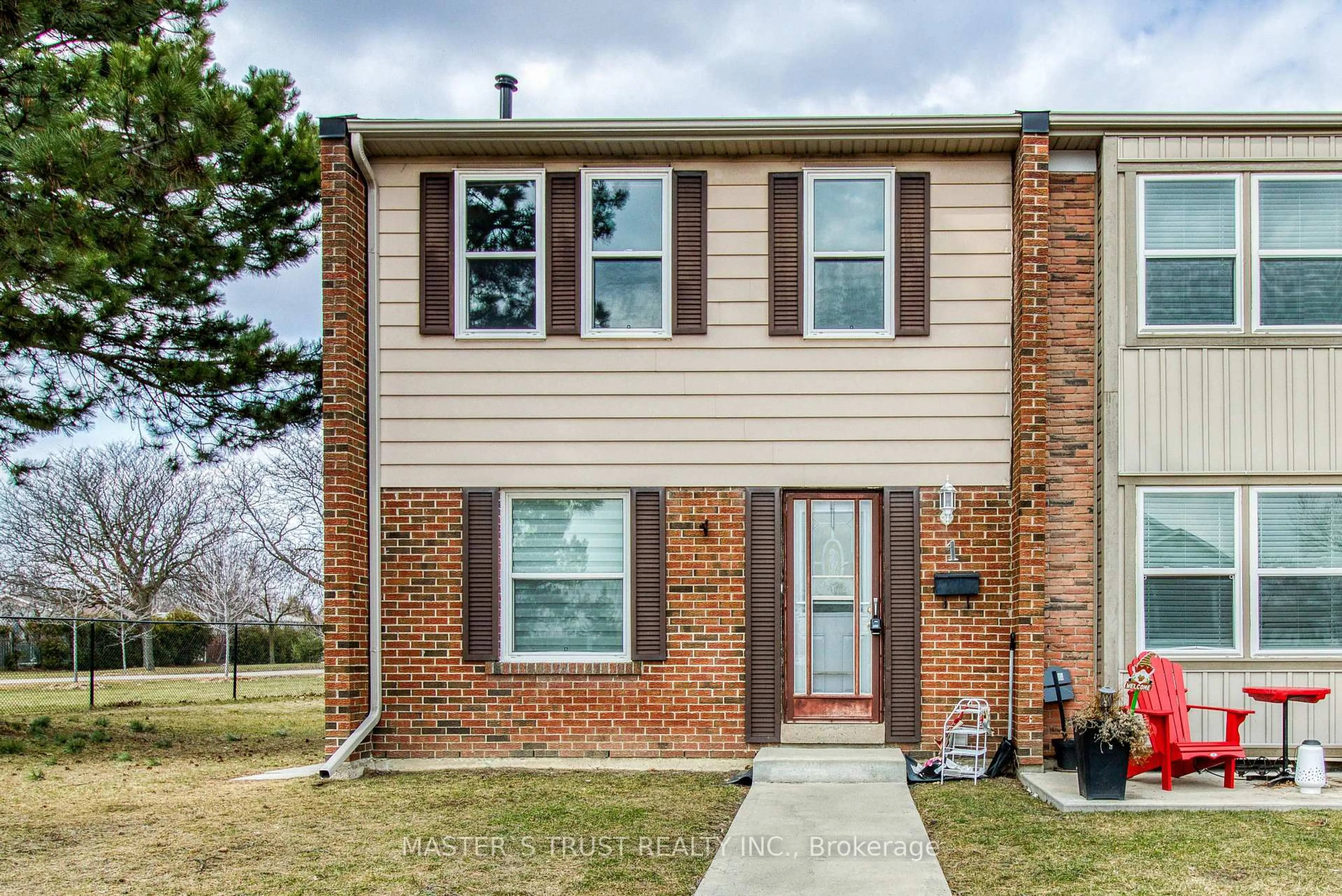 Home with brick exterior material, street for 900 Central Park Dr #1, Brampton Ontario L6S 3J6