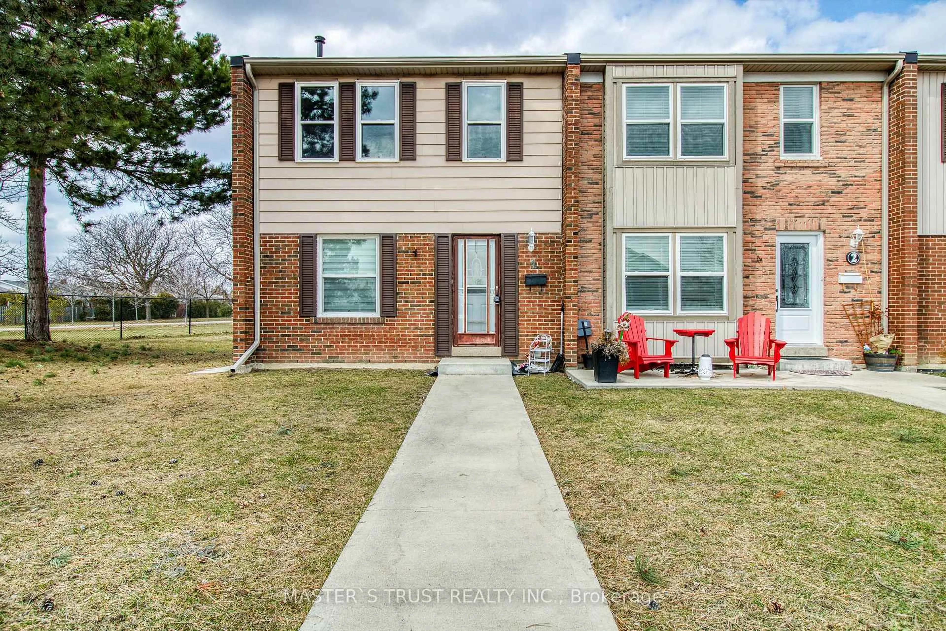 Home with brick exterior material, street for 900 Central Park Dr #1, Brampton Ontario L6S 3J6