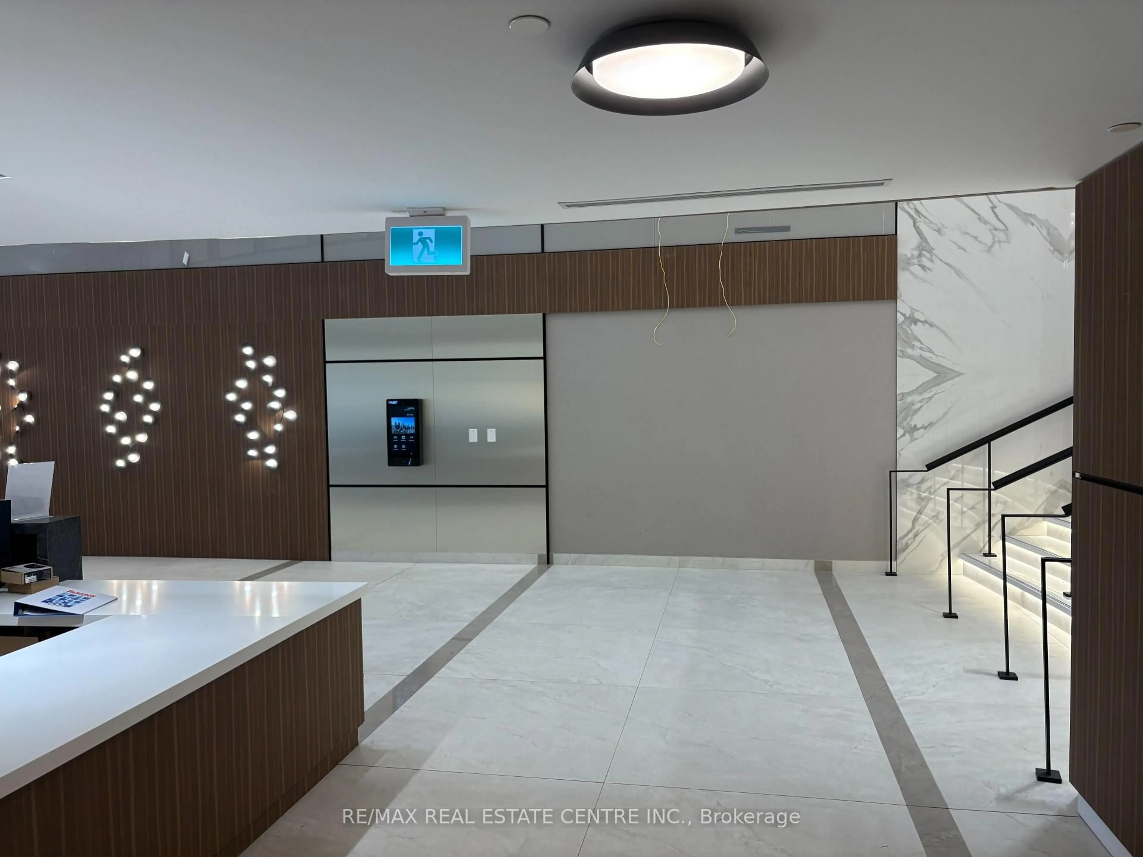 Indoor foyer for 5105 Hurontario St #211, Mississauga Ontario L4Z 3X7